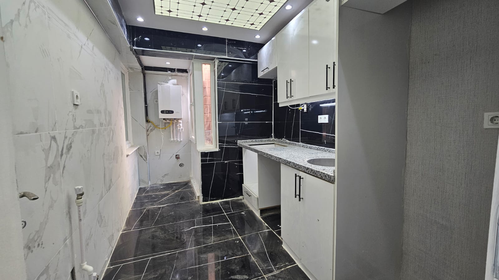 İZMİR ÜÇYOL BETONYOL METRO YAKINI  2 ODA 1 SALON D.GAZLI 80 M2 FULL TADİLATLI DAİRE 3.650 000TL. 