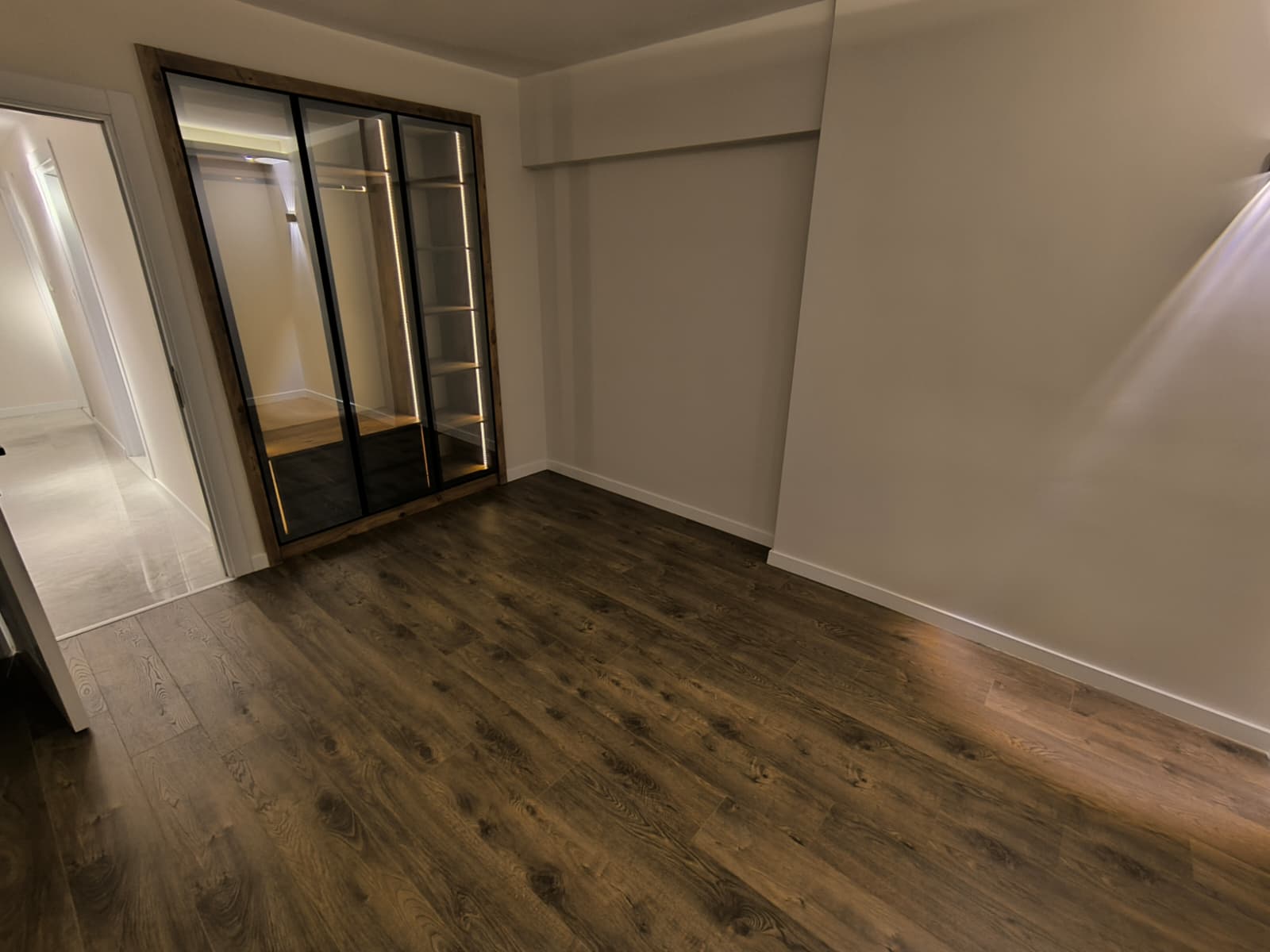 HATAY CD.YAKINI KONUMDA LÜKS TADİLATLI ARAKAT 3 ODA 1 SALON MANZARALI FIRSAT DAİRE 6.650.000TL.