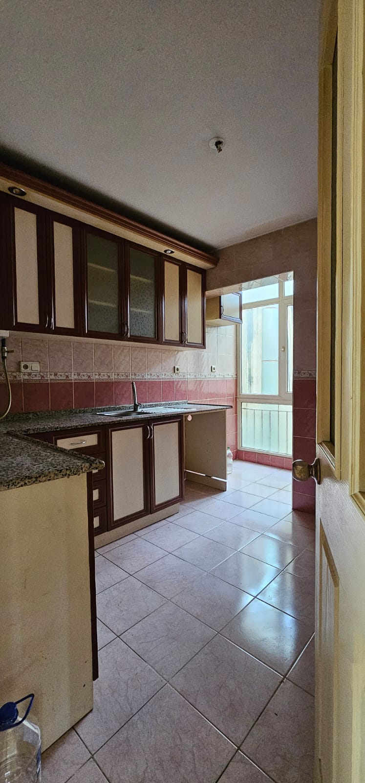 BETONYOL PİRİREİS MH.SES PASTANESİ ÜSTÜ 90 M2 2 ODA 1 SALON 2 WC 2 BALKON DENİZ MANZARALI FERAH SATILIK DAİRE 4.000.000TL.