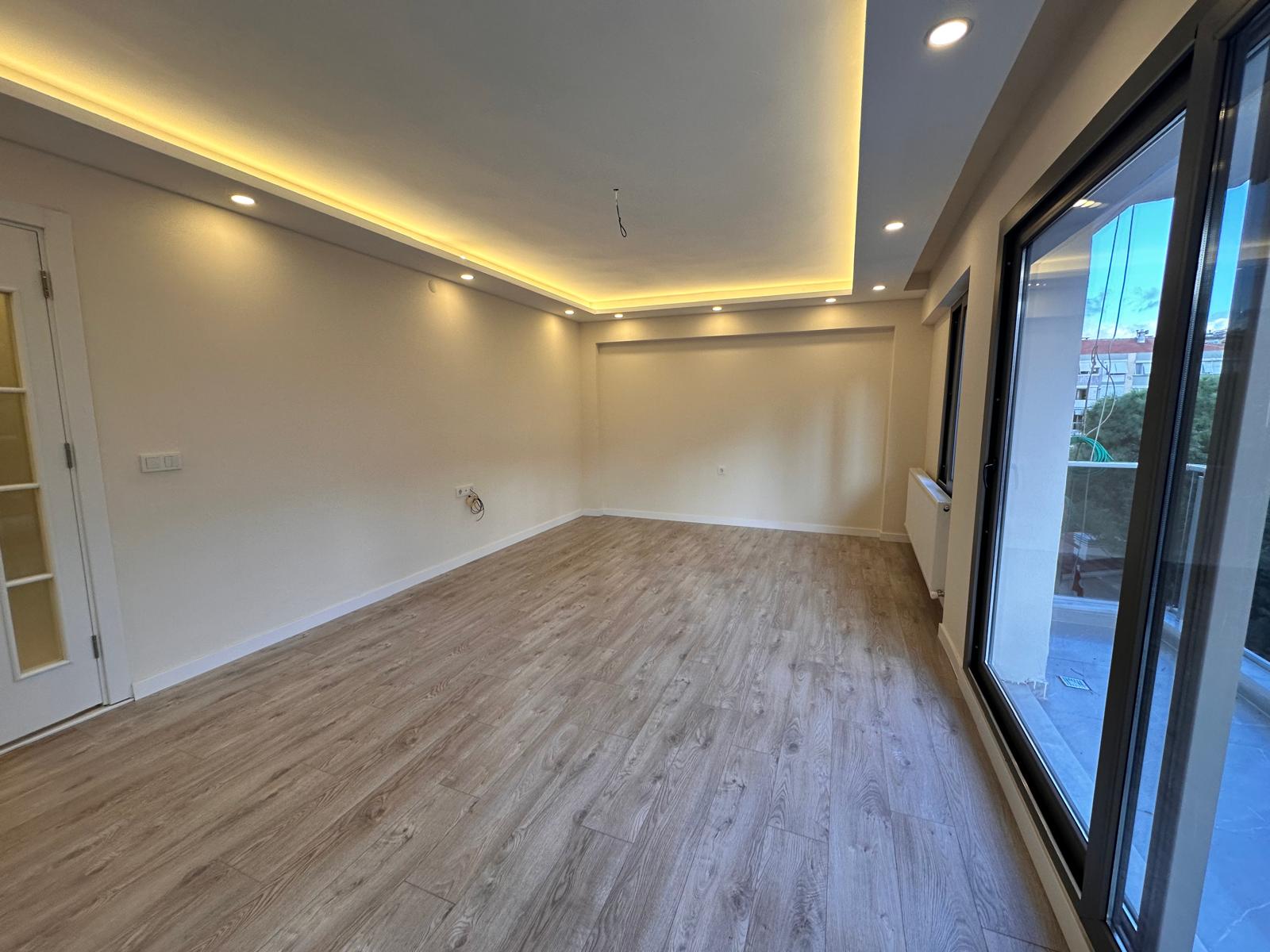 HATAY SEMTİNDE TANJU OKAN PARKI KARŞISI 3 ODA 1 SALON FULL TADİLATLI ARA KAT SATILIK DAİRE 6.650.000TL. 