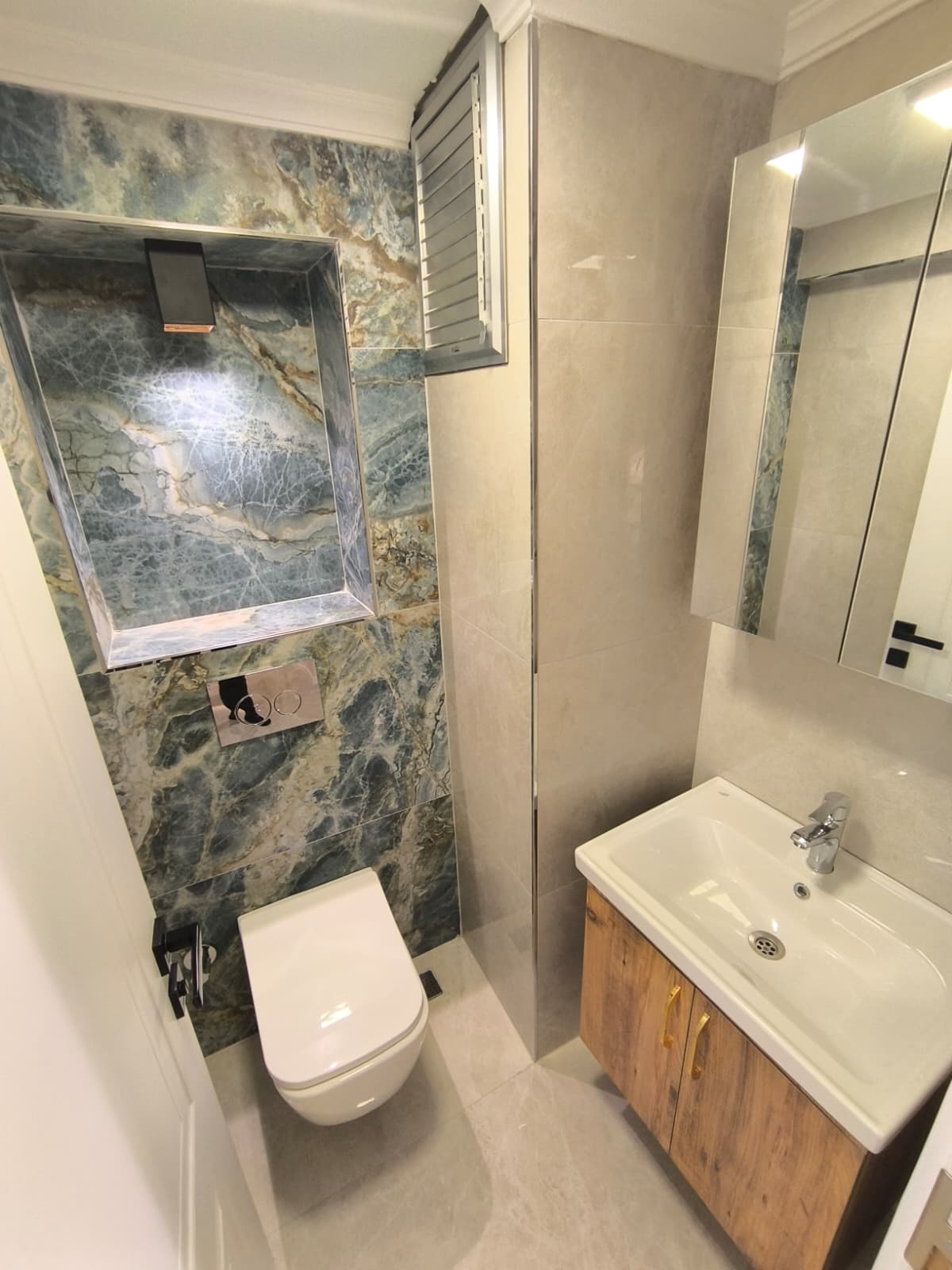 HATAY CD.YAKINI KONUMDA LÜKS TADİLATLI ARAKAT 3 ODA 1 SALON MANZARALI FIRSAT DAİRE 6.650.000TL.