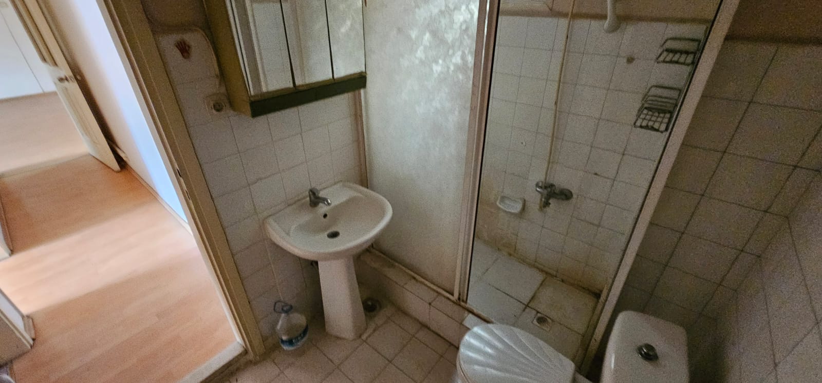 BETONYOL PİRİREİS MH.SES PASTANESİ ÜSTÜ 90 M2 2 ODA 1 SALON 2 WC 2 BALKON DENİZ MANZARALI FERAH SATILIK DAİRE 4.000.000TL.