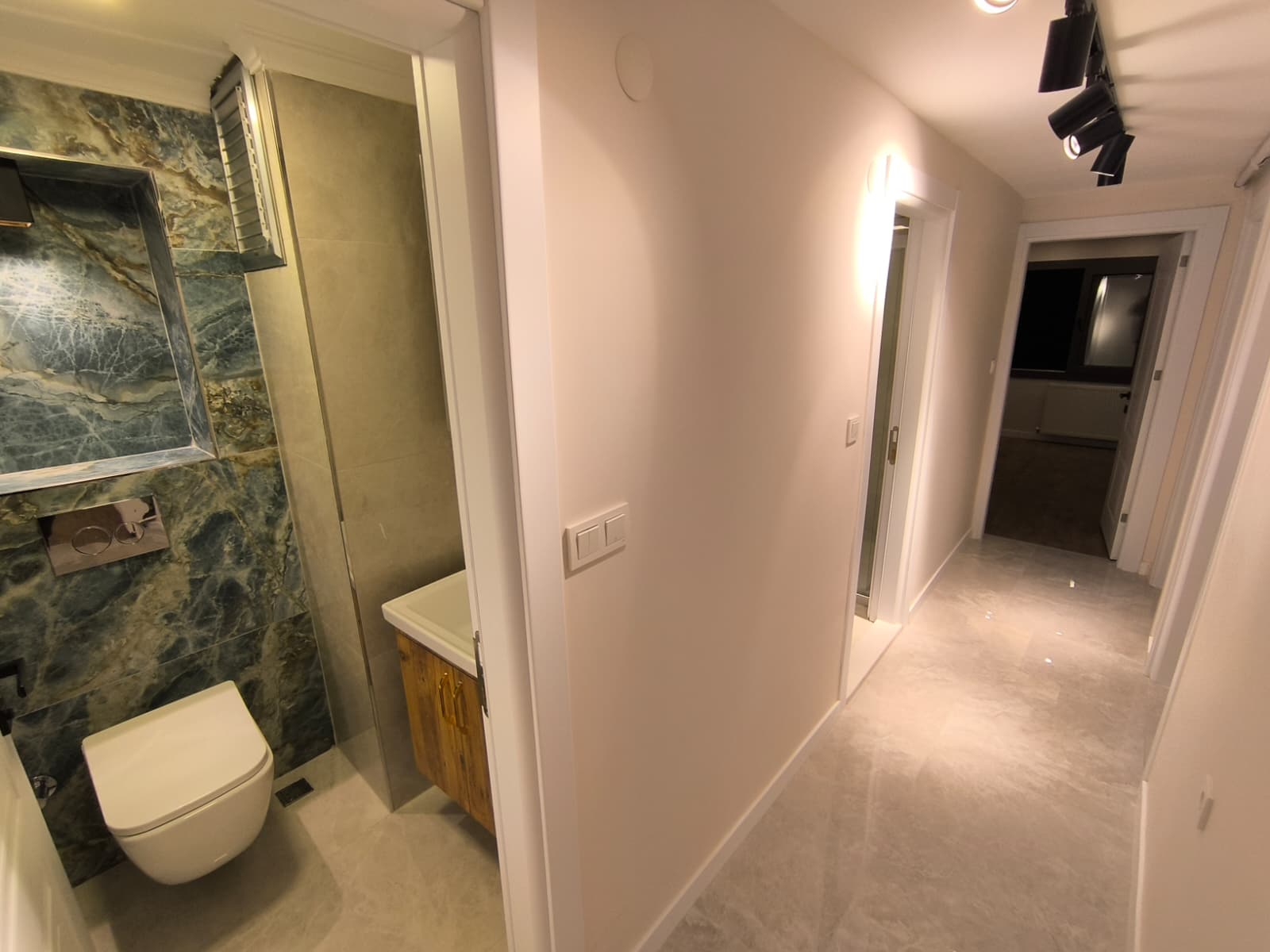 HATAY CD.YAKINI KONUMDA LÜKS TADİLATLI ARAKAT 3 ODA 1 SALON MANZARALI FIRSAT DAİRE 6.650.000TL.