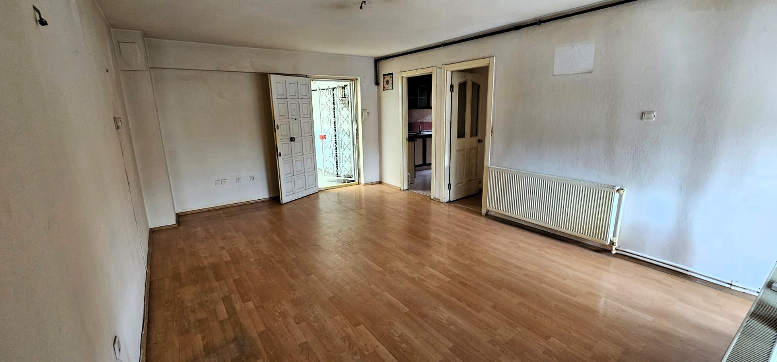 BETONYOL PİRİREİS MH.SES PASTANESİ ÜSTÜ 90 M2 2 ODA 1 SALON 2 WC 2 BALKON DENİZ MANZARALI FERAH SATILIK DAİRE 4.000.000TL.