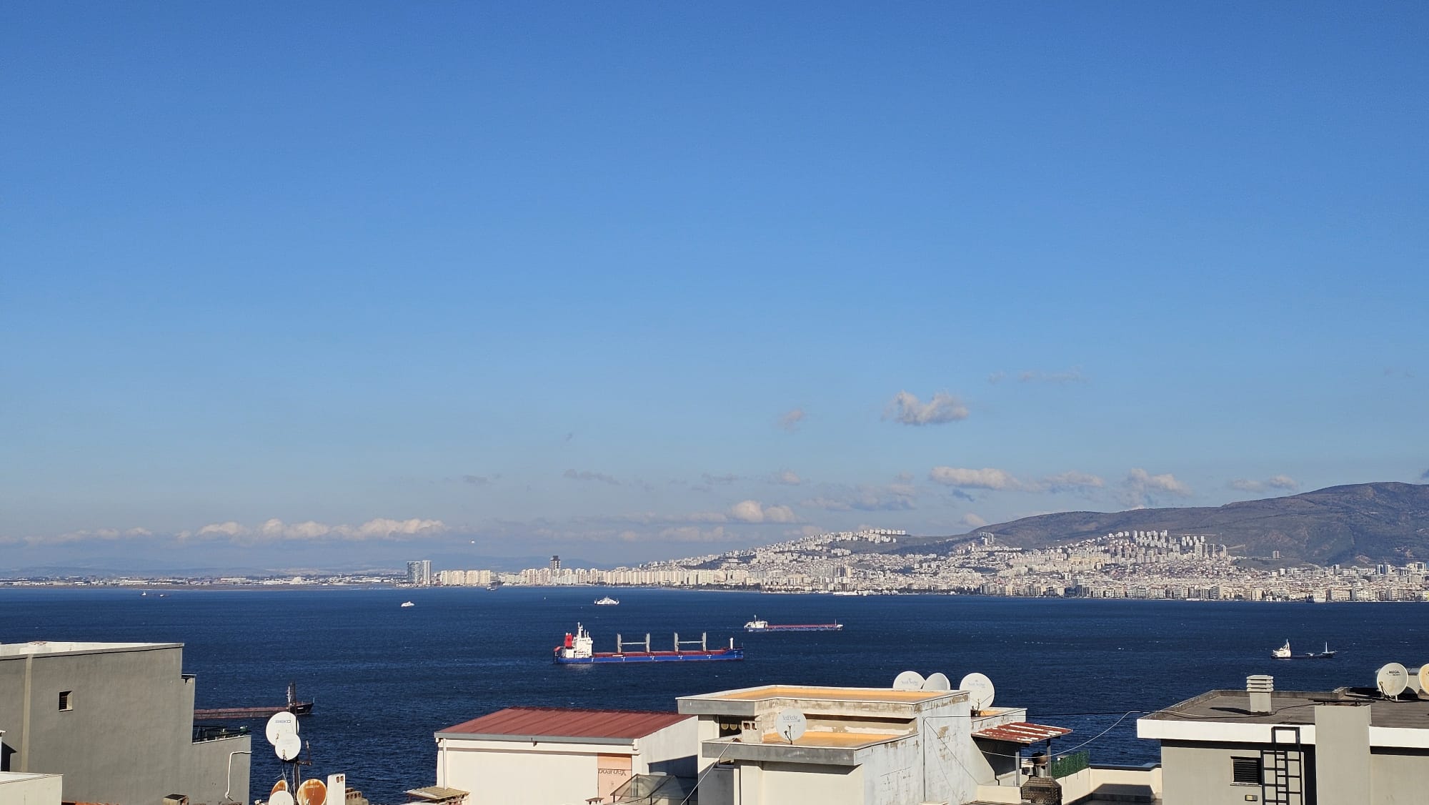 İZMİR ÜÇYOL BETONYOL PANORAMİK DENİZ MANZARALI FULL YENİ TADİLATLI 5 ODA 1 SALON KUPON DAİRE 6,950,000TL. 