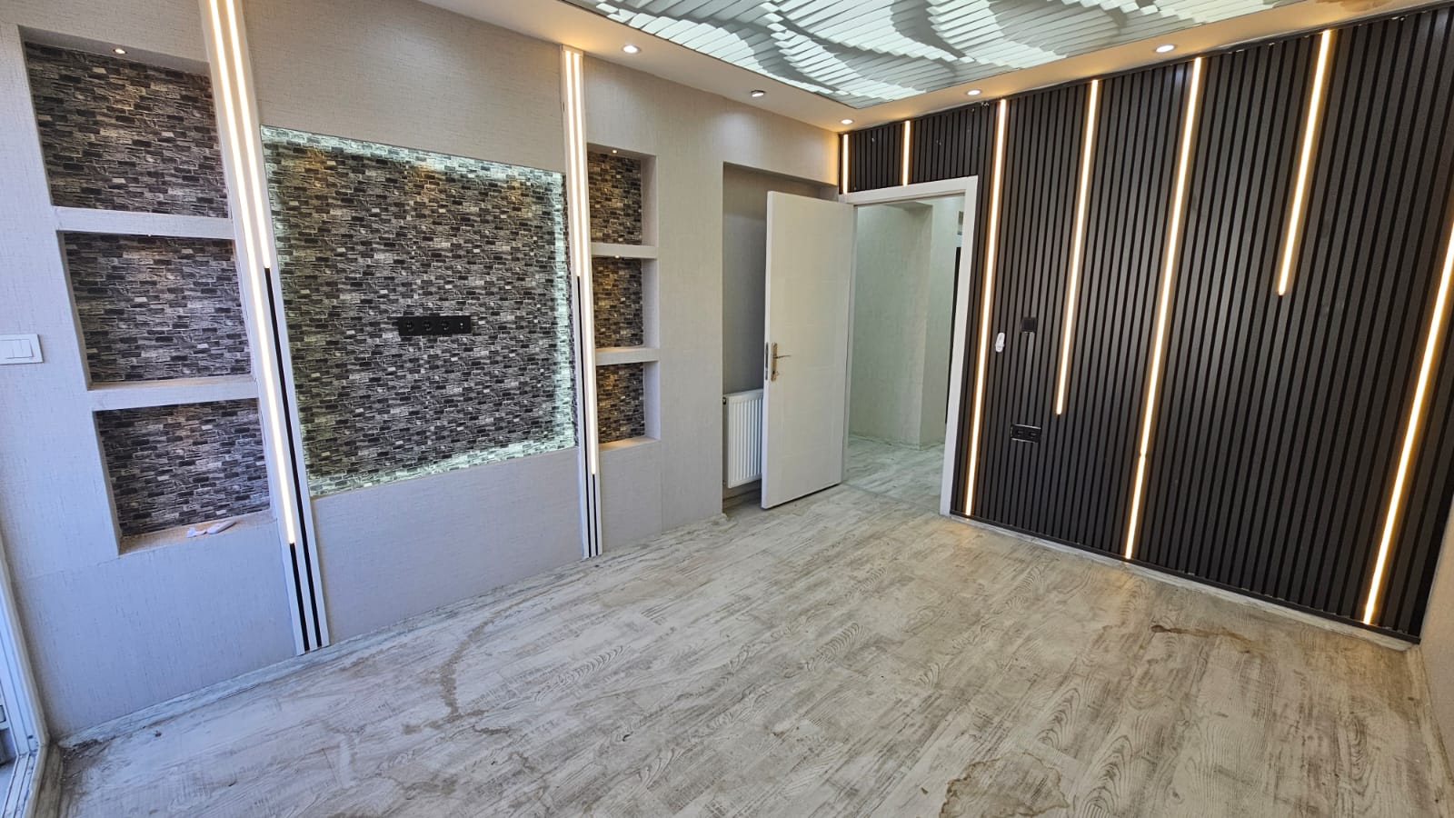 İZMİR ÜÇYOL BETONYOL METRO YAKINI  2 ODA 1 SALON D.GAZLI 80 M2 FULL TADİLATLI DAİRE 3.650 000TL. 