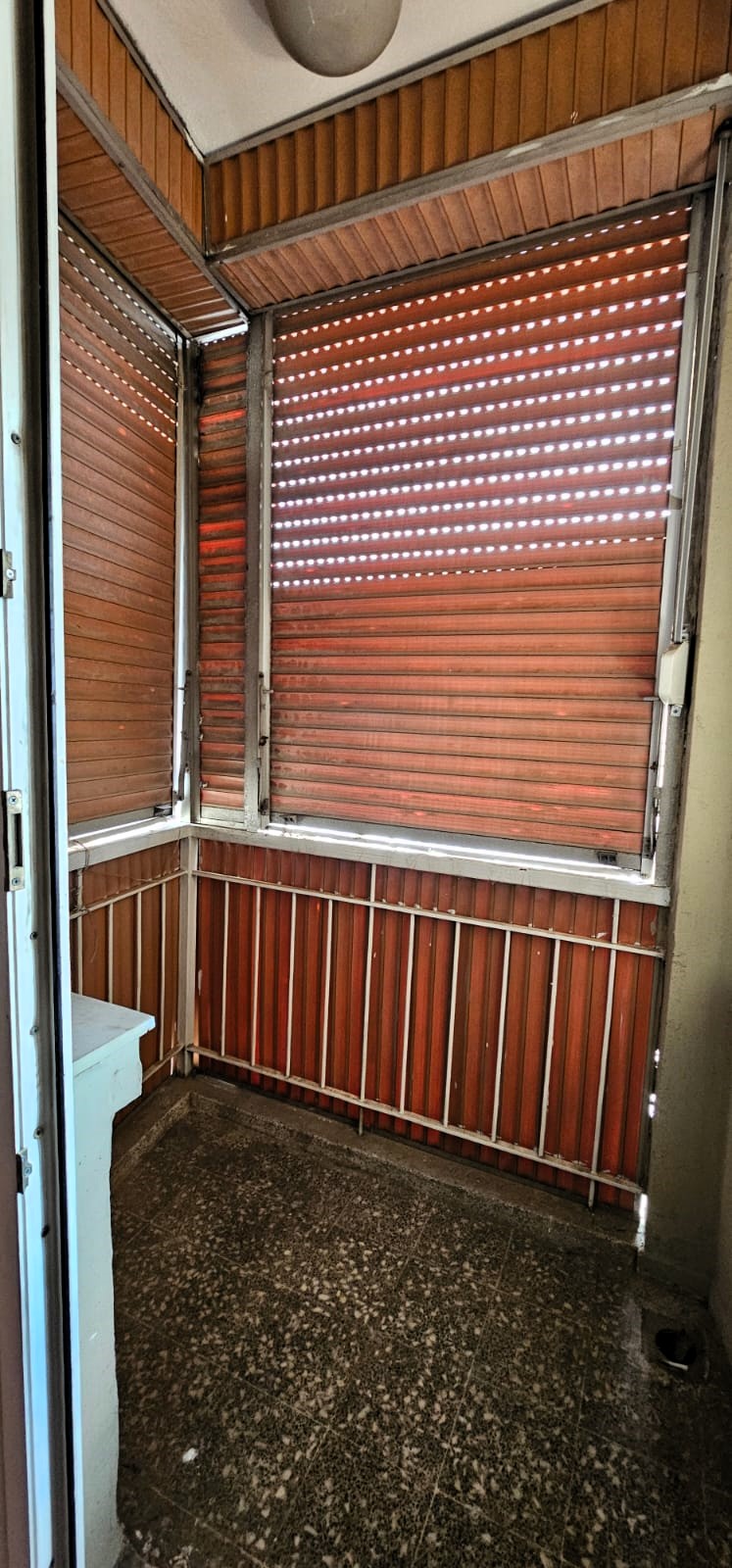 BETONYOL PİRİREİS MH.SES PASTANESİ ÜSTÜ 90 M2 2 ODA 1 SALON 2 WC 2 BALKON DENİZ MANZARALI FERAH SATILIK DAİRE 4.000.000TL.