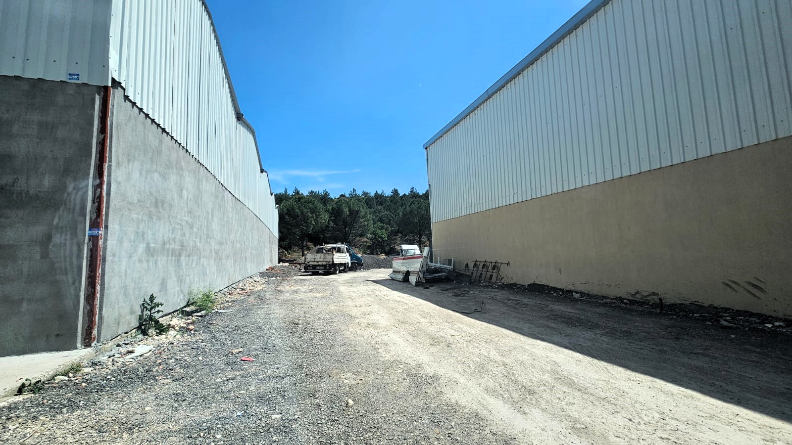 BUCA SANAYİ BÖLGESİNDE 250 M2 SATILIK DEPO İŞYERİ 5.200.000TL.