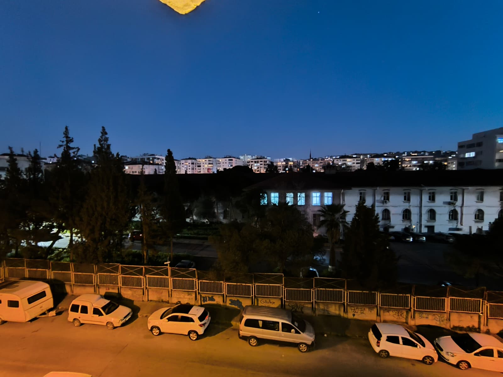 HATAY CD.YAKINI KONUMDA LÜKS TADİLATLI ARAKAT 3 ODA 1 SALON MANZARALI FIRSAT DAİRE 6.650.000TL.