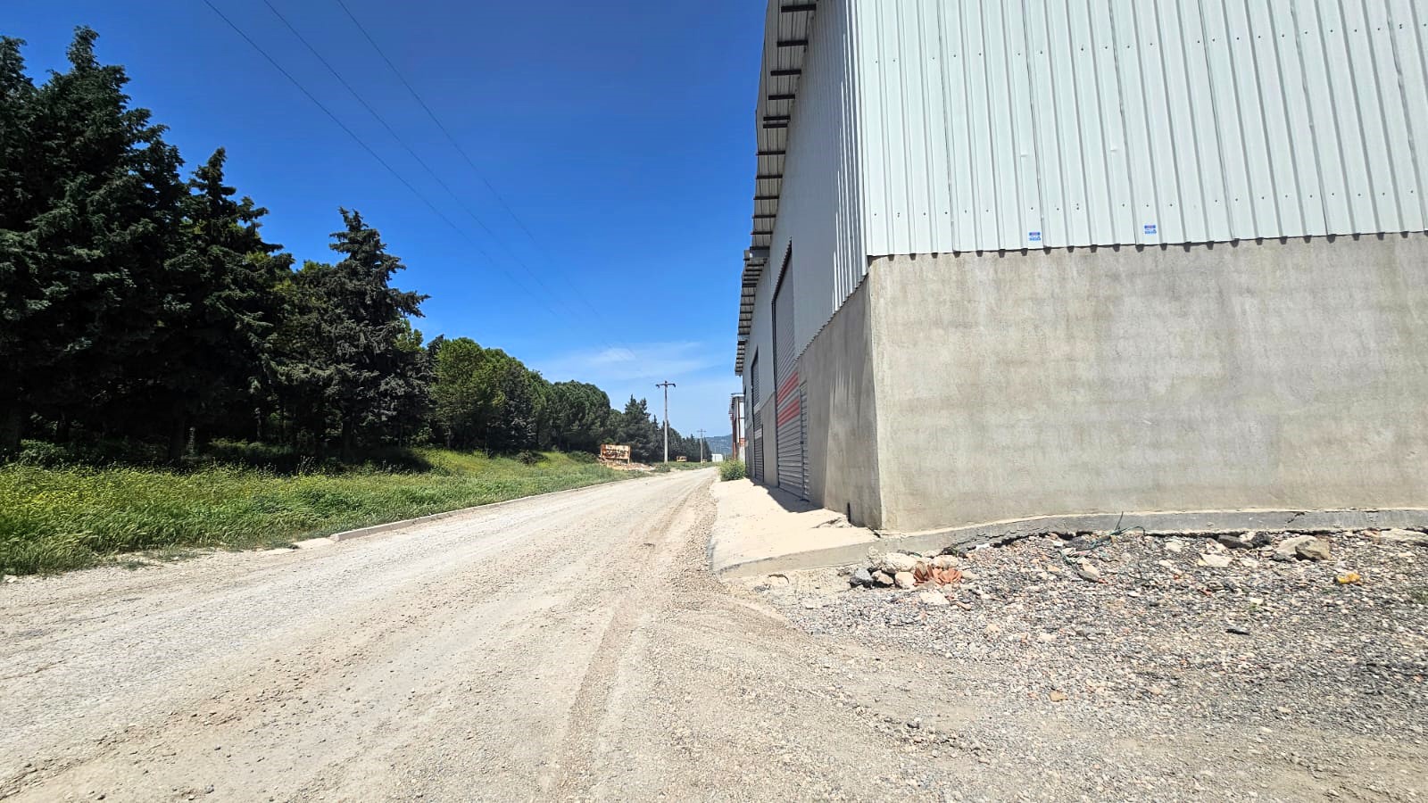 BUCA SANAYİ BÖLGESİNDE 250 M2 SATILIK DEPO İŞYERİ 5.200.000TL.