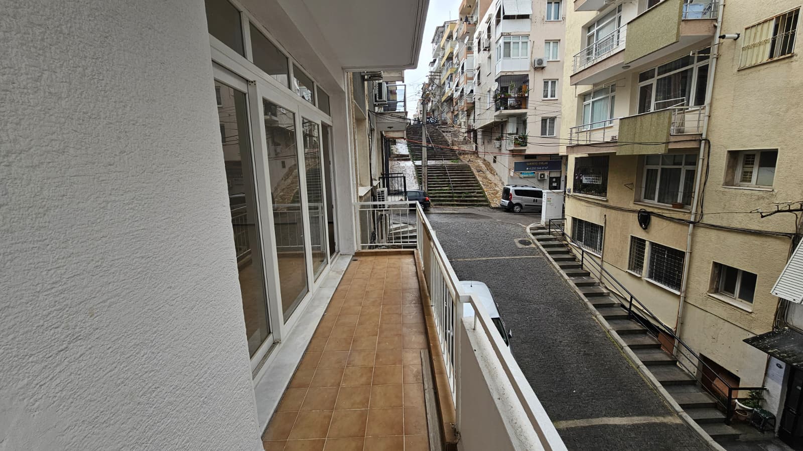 HATAY NOKTA DOĞALGAZLI 3 ODA 1 SALON ÇİFT CEPHE KİRALIK BAKIMLI DAİRE 27.000TL.