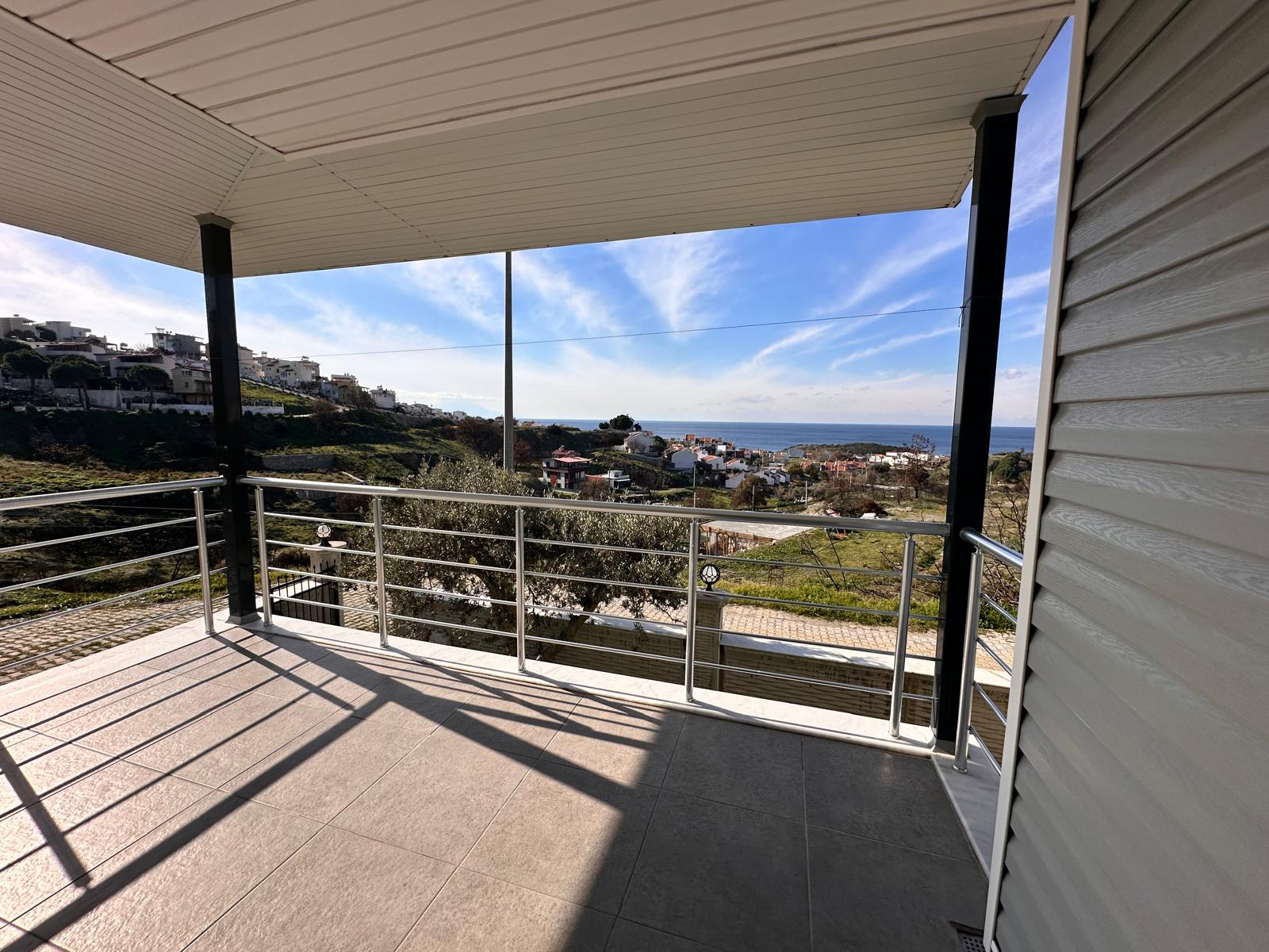 SEFERİHİSAR ÖMÜR BELDESİ HARRAN SİTESİ 4 ODA 1 SALON FULL DENİZ MANZARALI TRİPLEKS 15.500.000TL.