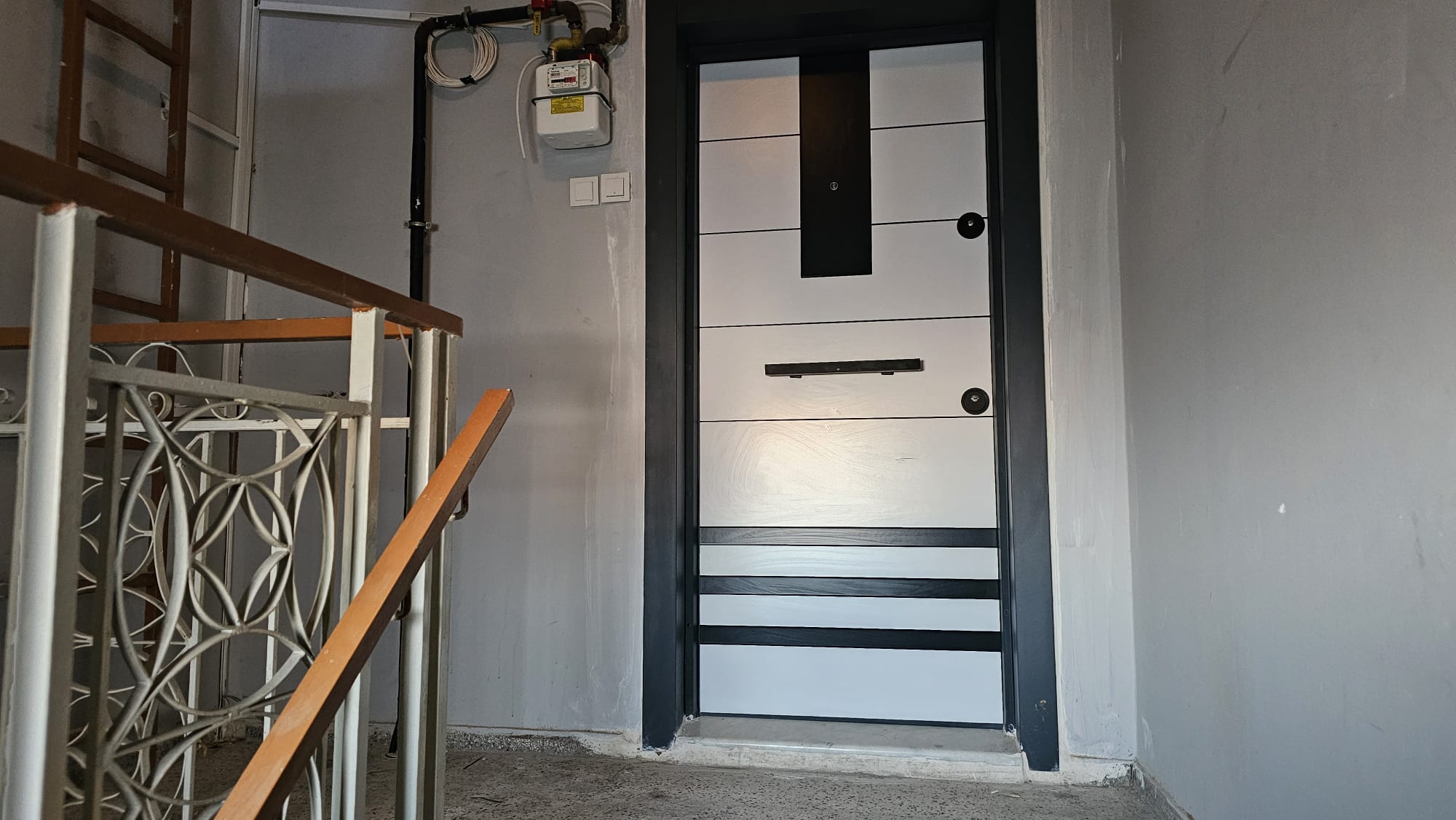 İZMİR ÜÇYOL BETONYOL PANORAMİK DENİZ MANZARALI FULL YENİ TADİLATLI 5 ODA 1 SALON KUPON DAİRE 6,950,000TL. 