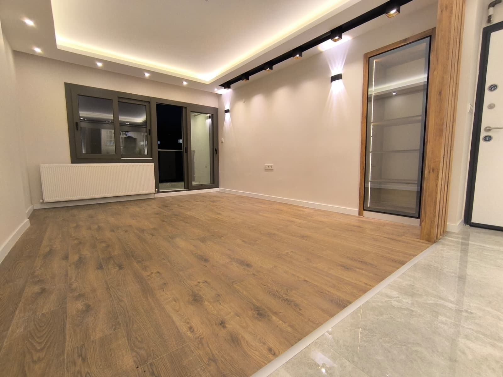 HATAY CD.YAKINI KONUMDA LÜKS TADİLATLI ARAKAT 3 ODA 1 SALON MANZARALI FIRSAT DAİRE 6.650.000TL.