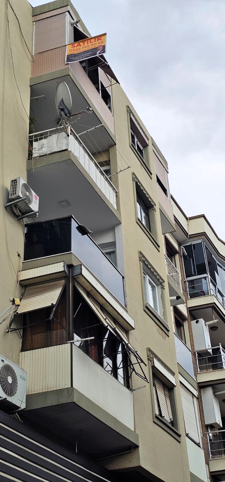 BETONYOL PİRİREİS MH.SES PASTANESİ ÜSTÜ 90 M2 2 ODA 1 SALON 2 WC 2 BALKON DENİZ MANZARALI FERAH SATILIK DAİRE 4.000.000TL.