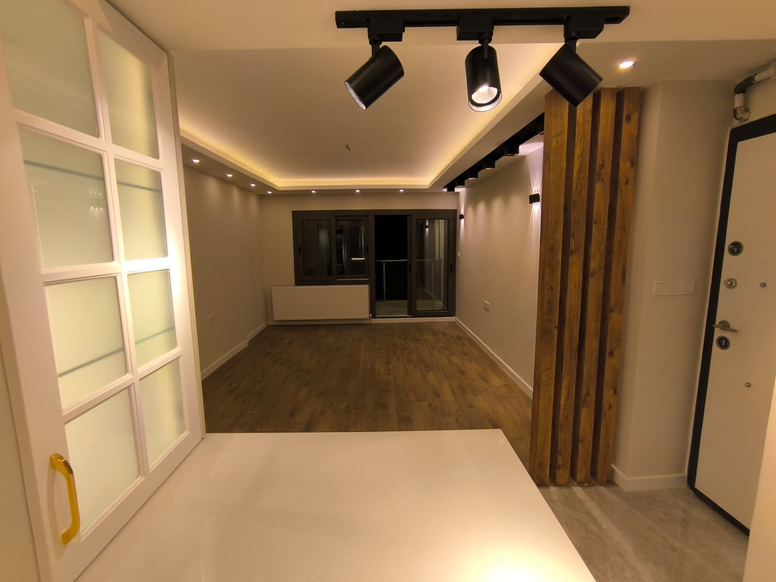 HATAY CD.YAKINI KONUMDA LÜKS TADİLATLI ARAKAT 3 ODA 1 SALON MANZARALI FIRSAT DAİRE 6.650.000TL.