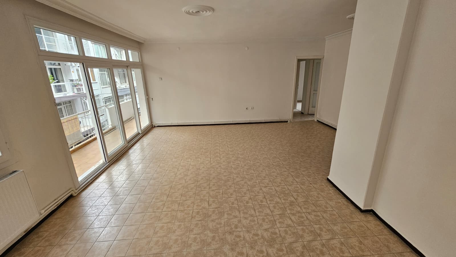 HATAY NOKTA DOĞALGAZLI 3 ODA 1 SALON ÇİFT CEPHE KİRALIK BAKIMLI DAİRE 27.000TL.