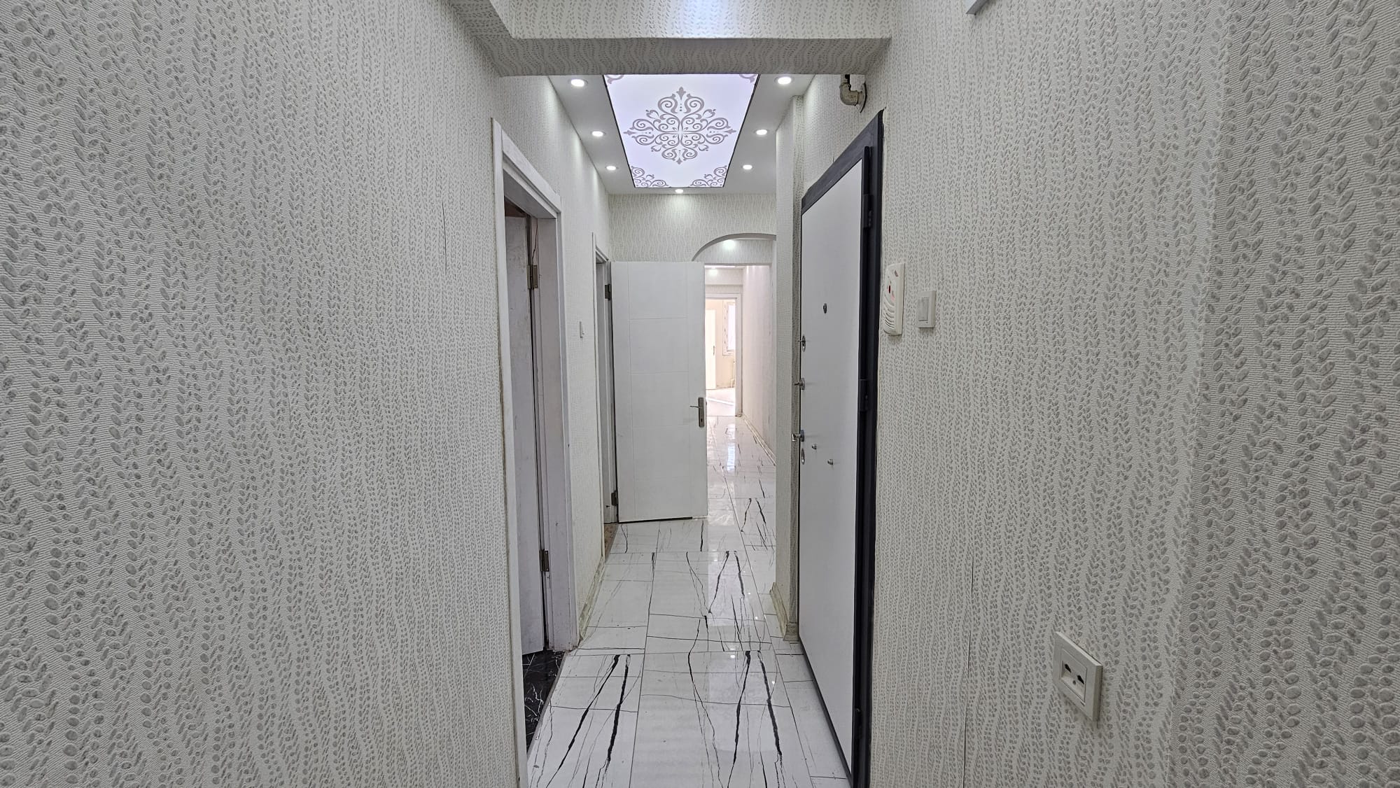 İZMİR ÜÇYOL BETONYOL PANORAMİK DENİZ MANZARALI FULL YENİ TADİLATLI 5 ODA 1 SALON KUPON DAİRE 6,950,000TL. 