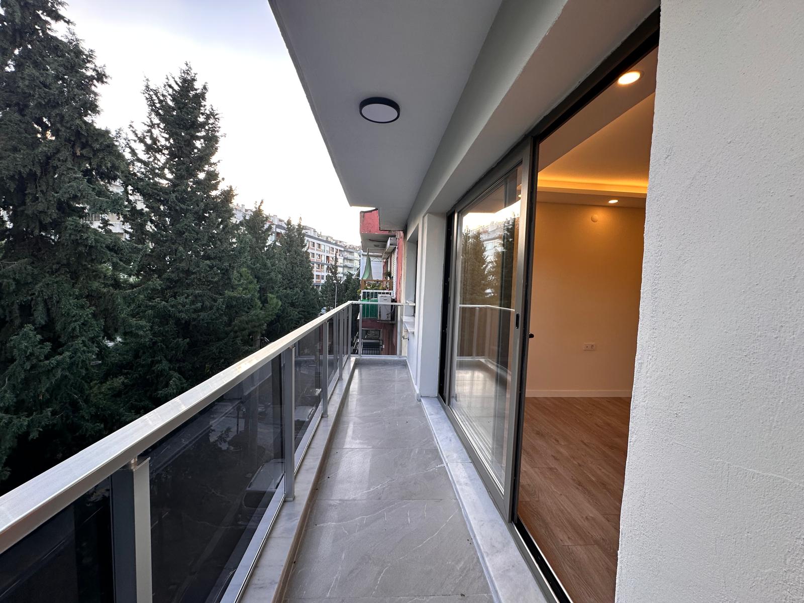 HATAY SEMTİNDE TANJU OKAN PARKI KARŞISI 3 ODA 1 SALON FULL TADİLATLI ARA KAT SATILIK DAİRE 6.650.000TL. 