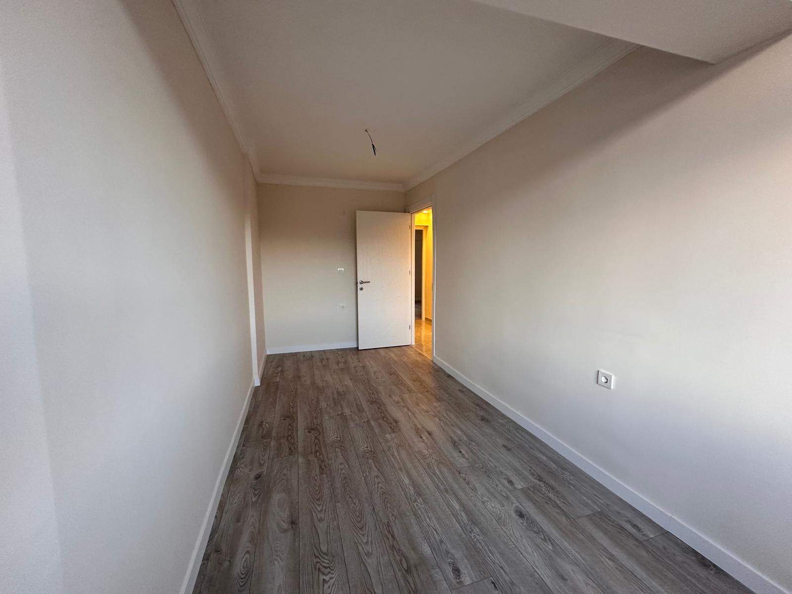 HATAY SEMTİNDE TANJU OKAN PARKI KARŞISI 3 ODA 1 SALON FULL TADİLATLI ARA KAT SATILIK DAİRE 6.650.000TL. 