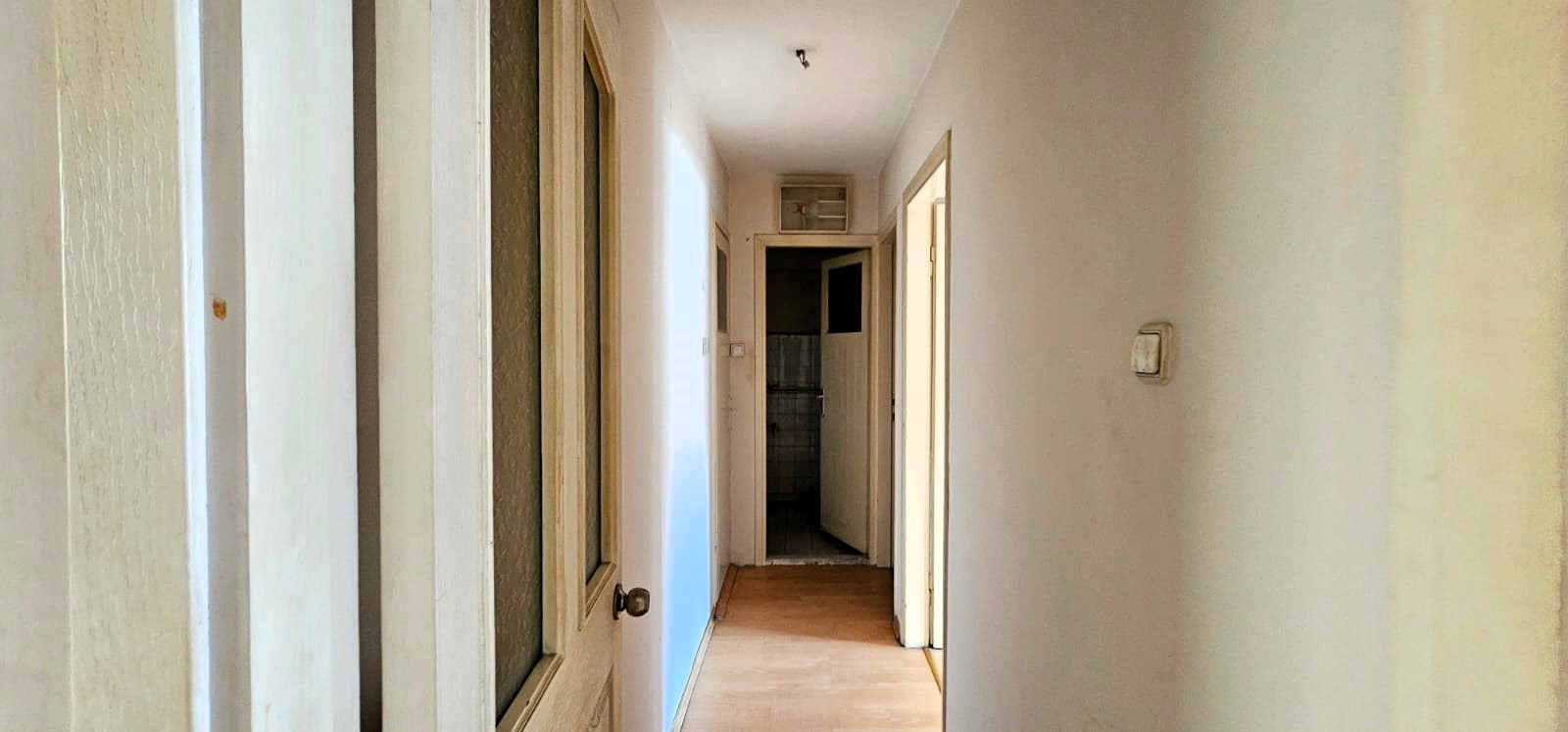 BETONYOL PİRİREİS MH.SES PASTANESİ ÜSTÜ 90 M2 2 ODA 1 SALON 2 WC 2 BALKON DENİZ MANZARALI FERAH SATILIK DAİRE 4.000.000TL.