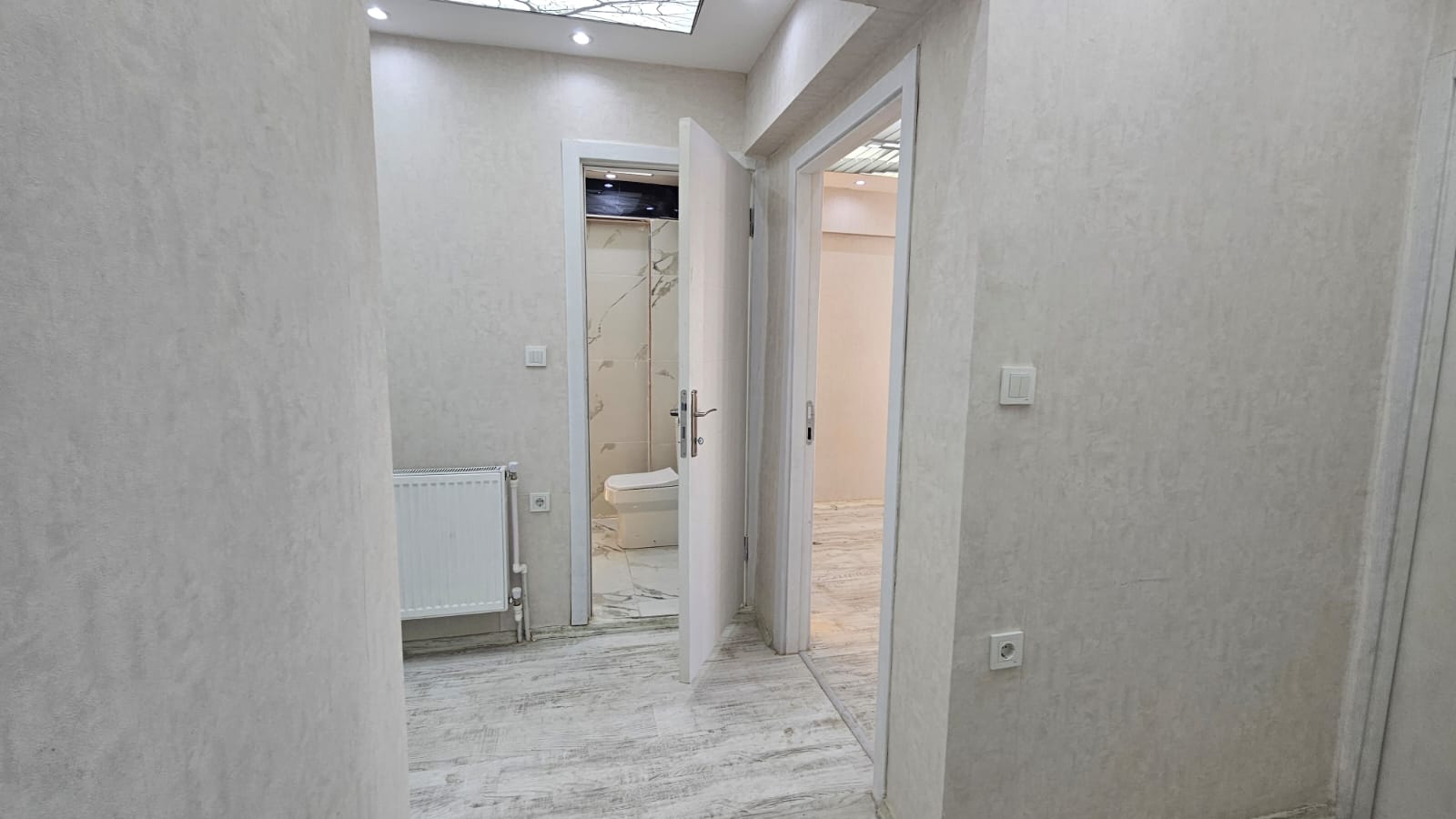 İZMİR ÜÇYOL BETONYOL METRO YAKINI  2 ODA 1 SALON D.GAZLI 80 M2 FULL TADİLATLI DAİRE 3.650 000TL. 