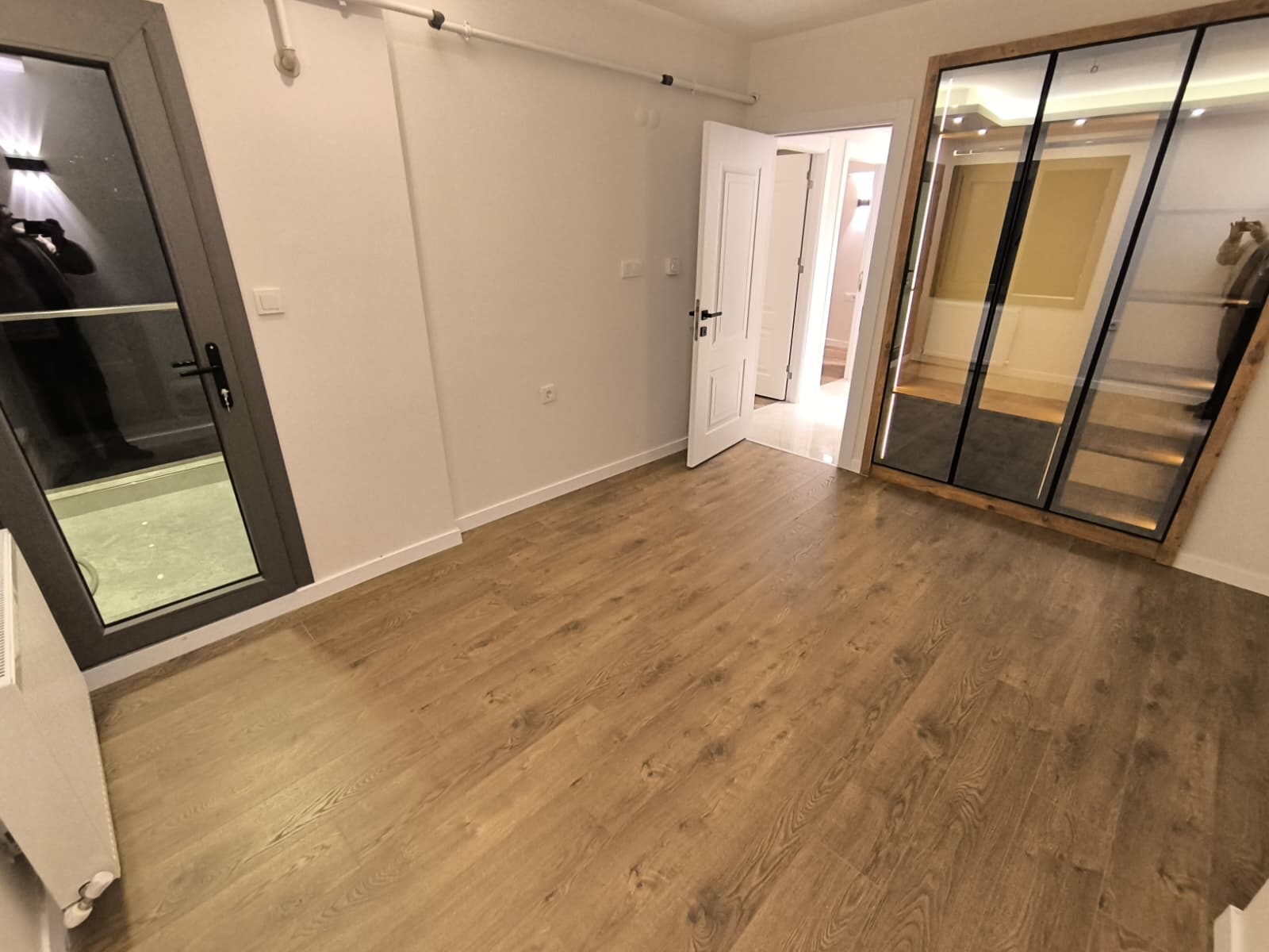 HATAY CD.YAKINI KONUMDA LÜKS TADİLATLI ARAKAT 3 ODA 1 SALON MANZARALI FIRSAT DAİRE 6.650.000TL.