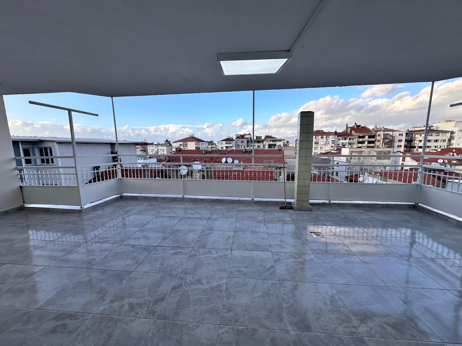 HATAY SEMTİNDE TANJU OKAN PARKI KARŞISI 3 ODA 1 SALON FULL TADİLATLI ARA KAT SATILIK DAİRE 6.650.000TL. 
