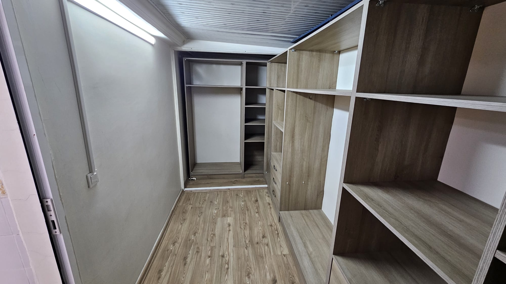 İZMİR ÜÇYOL BETONYOL PANORAMİK DENİZ MANZARALI FULL YENİ TADİLATLI 5 ODA 1 SALON KUPON DAİRE 6,950,000TL. 