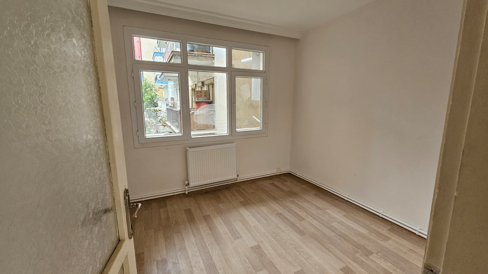 HATAY NOKTA DOĞALGAZLI 3 ODA 1 SALON ÇİFT CEPHE KİRALIK BAKIMLI DAİRE 27.000TL.