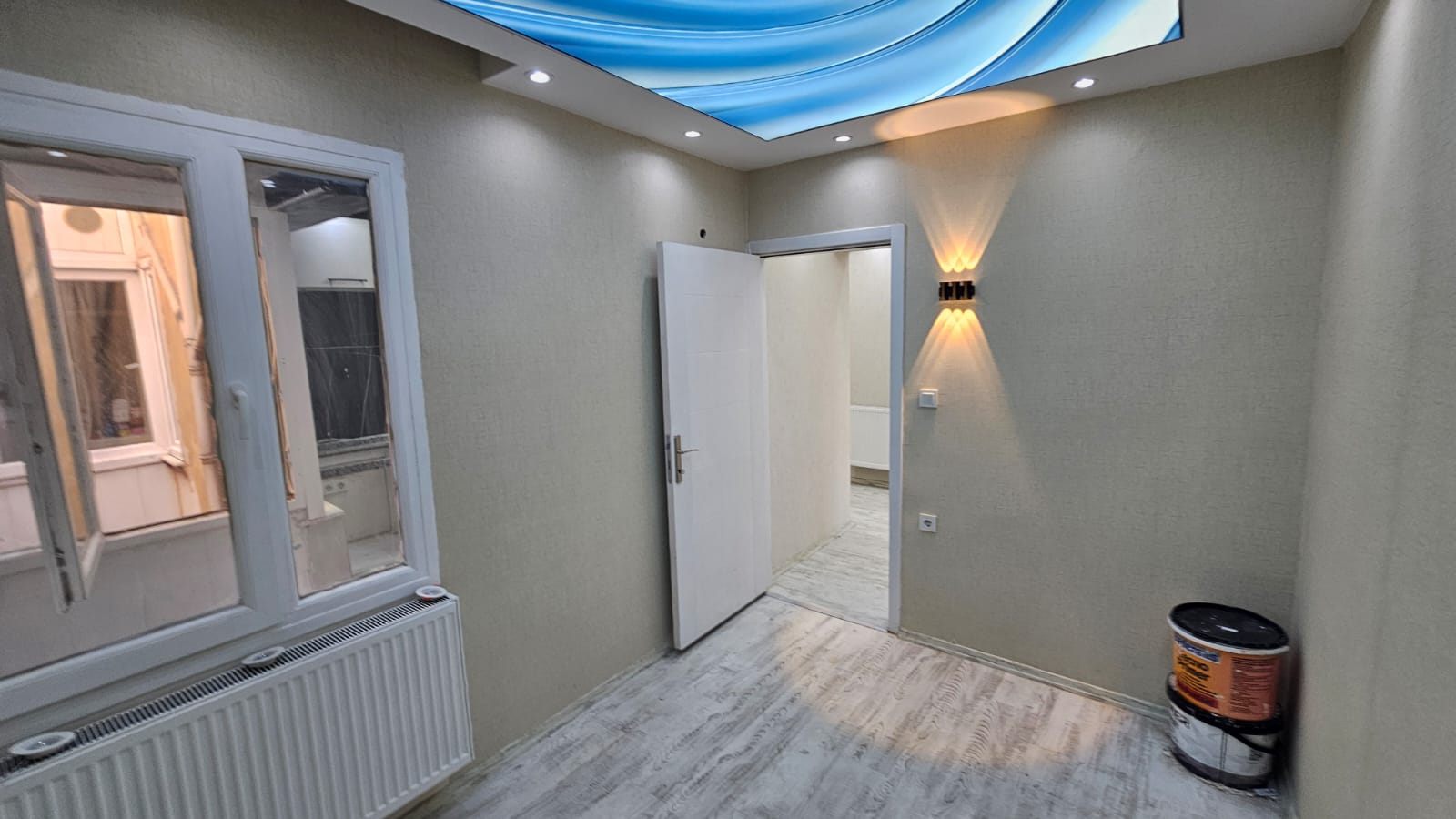İZMİR ÜÇYOL BETONYOL METRO YAKINI  2 ODA 1 SALON D.GAZLI 80 M2 FULL TADİLATLI DAİRE 3.650 000TL. 