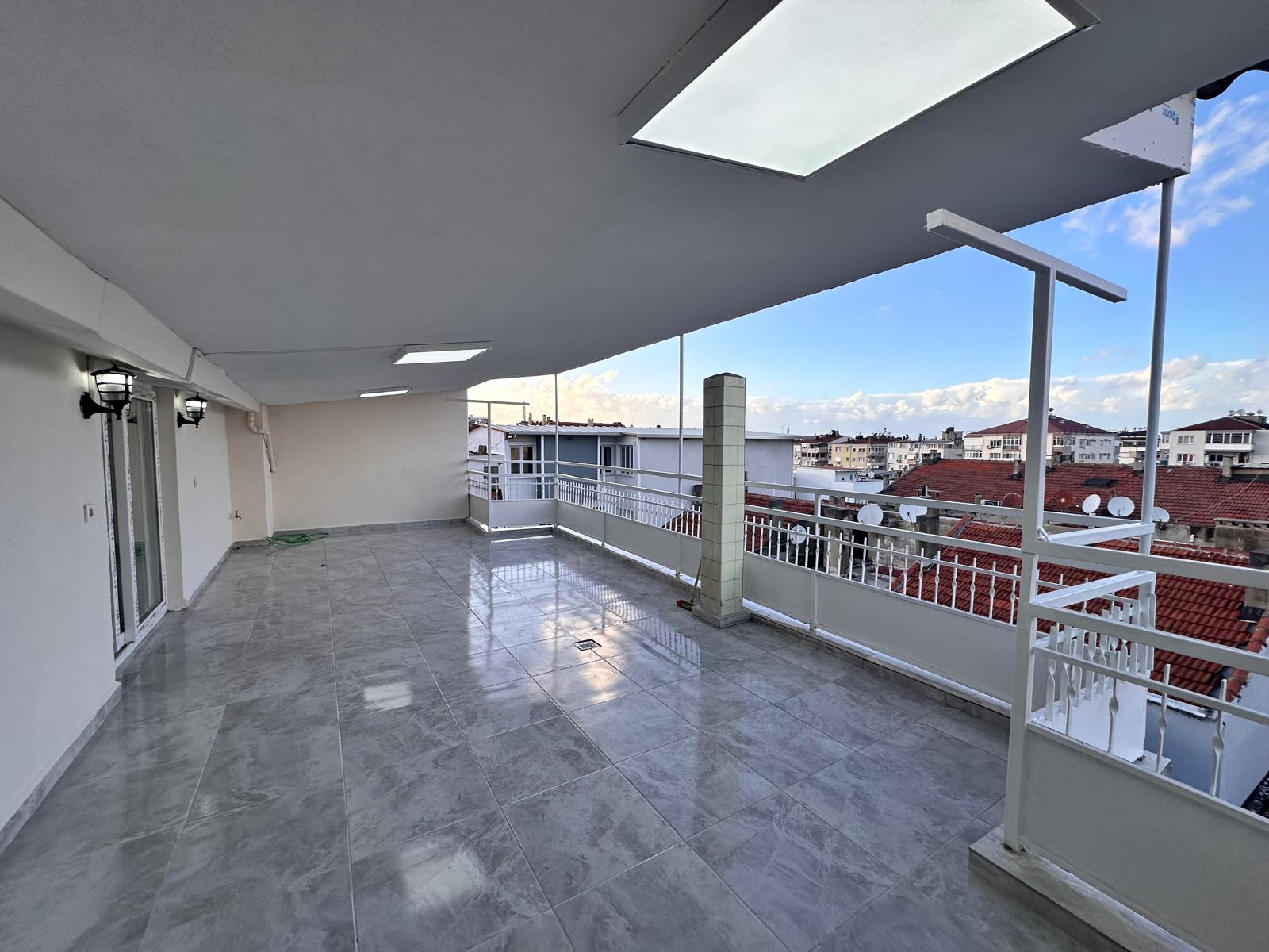 HATAY SEMTİNDE TANJU OKAN PARKI KARŞISI 3 ODA 1 SALON FULL TADİLATLI ARA KAT SATILIK DAİRE 6.650.000TL. 