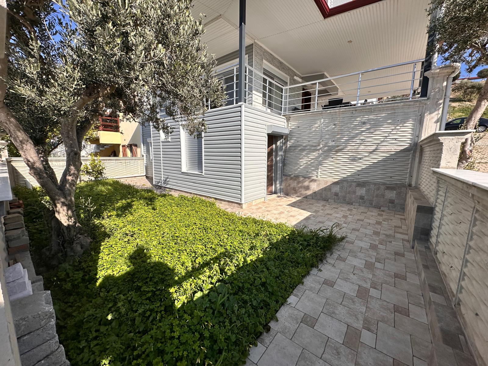 SEFERİHİSAR ÖMÜR BELDESİ HARRAN SİTESİ 4 ODA 1 SALON FULL DENİZ MANZARALI TRİPLEKS 15.500.000TL.