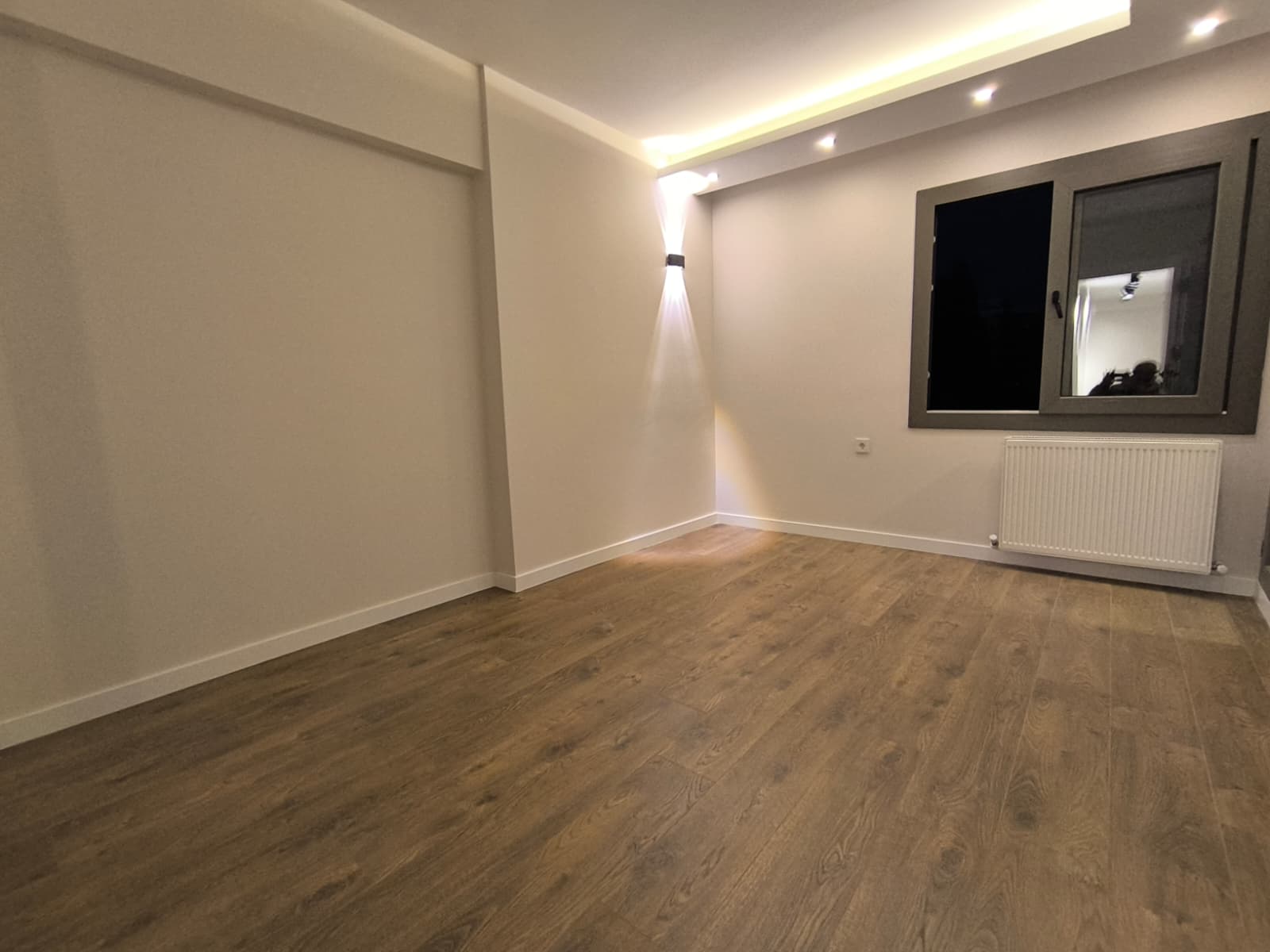 HATAY CD.YAKINI KONUMDA LÜKS TADİLATLI ARAKAT 3 ODA 1 SALON MANZARALI FIRSAT DAİRE 6.650.000TL.