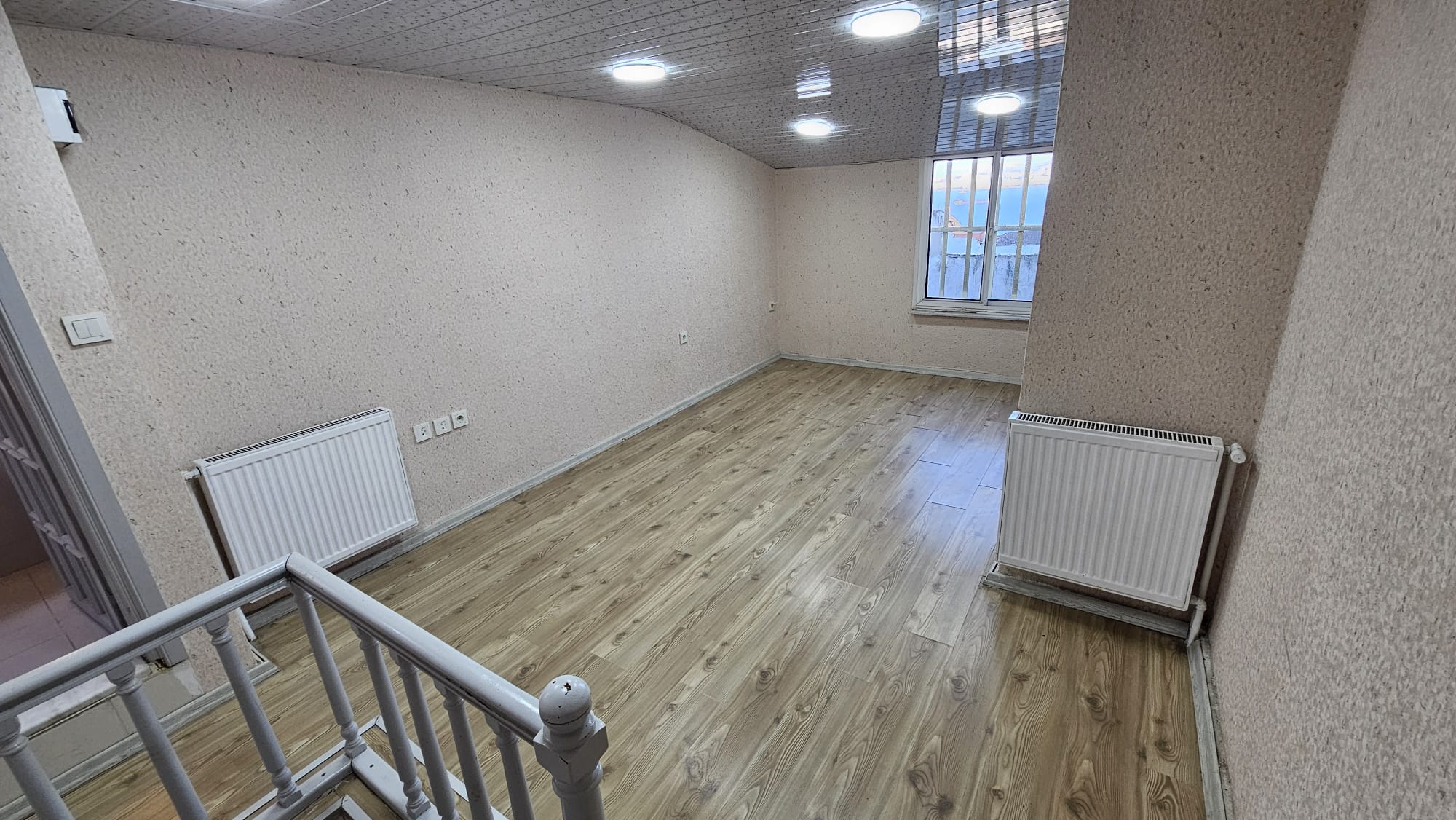 İZMİR ÜÇYOL BETONYOL PANORAMİK DENİZ MANZARALI FULL YENİ TADİLATLI 5 ODA 1 SALON KUPON DAİRE 6,950,000TL. 