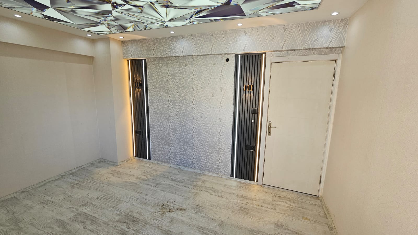 İZMİR ÜÇYOL BETONYOL METRO YAKINI  2 ODA 1 SALON D.GAZLI 80 M2 FULL TADİLATLI DAİRE 3.650 000TL. 