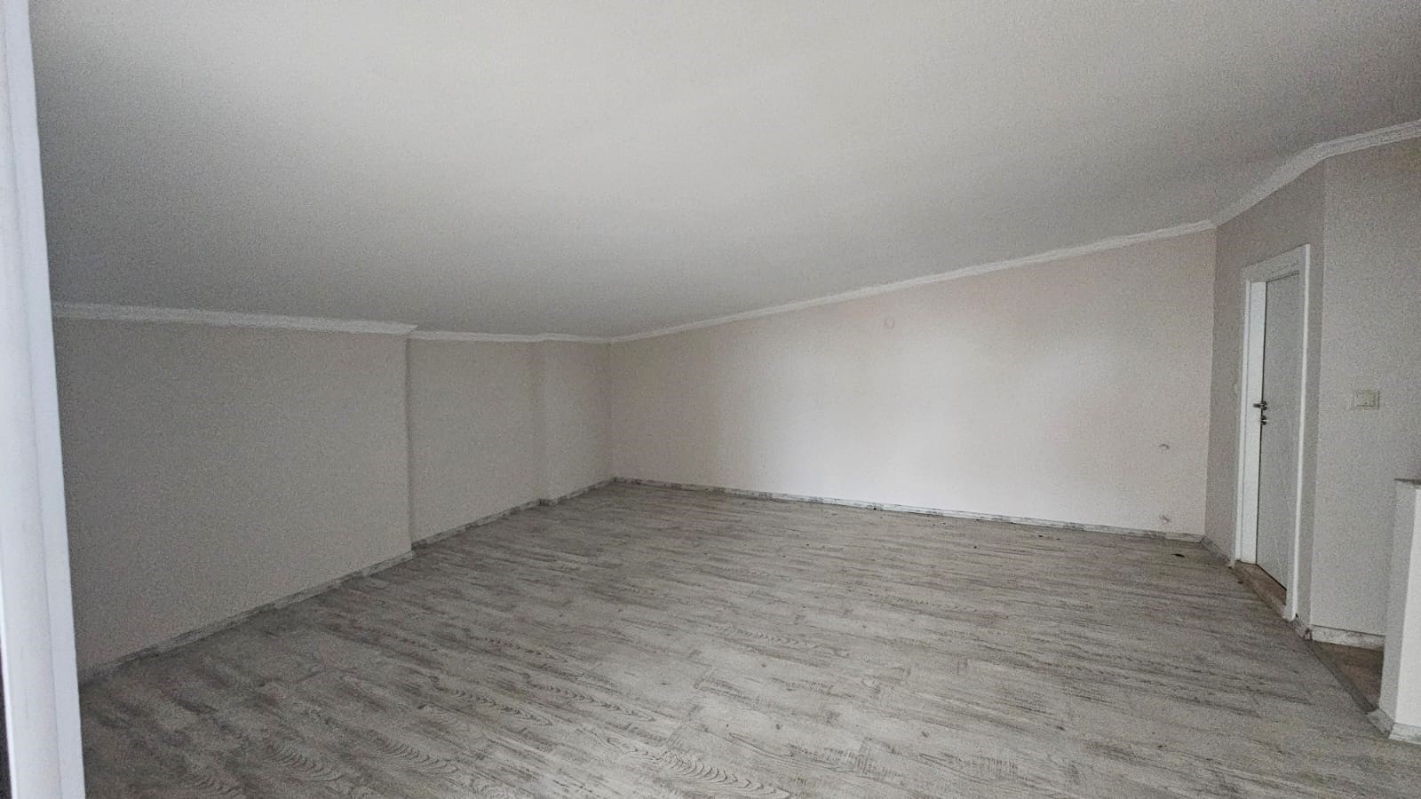 ÇİĞLİ ŞİRİNTEPE MH.3 ODA 1 SALON 104M2 DUBLEKS SATILIK DAİRE 8 YAŞINDA 3,800,000TL.