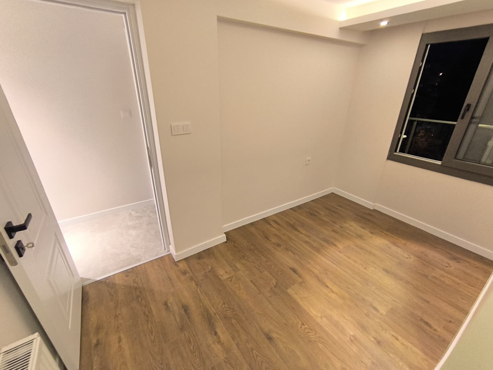 HATAY CD.YAKINI KONUMDA LÜKS TADİLATLI ARAKAT 3 ODA 1 SALON MANZARALI FIRSAT DAİRE 6.650.000TL.