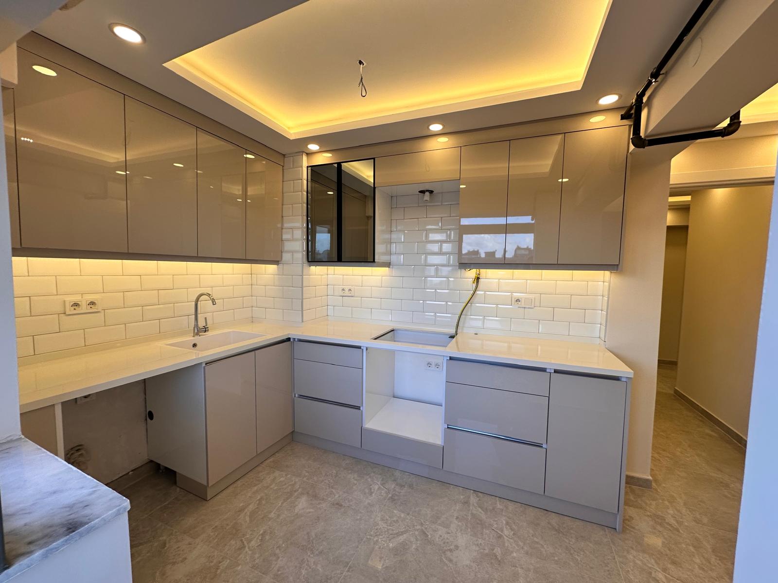 HATAY SEMTİNDE TANJU OKAN PARKI KARŞISI 3 ODA 1 SALON FULL TADİLATLI ARA KAT SATILIK DAİRE 6.650.000TL. 