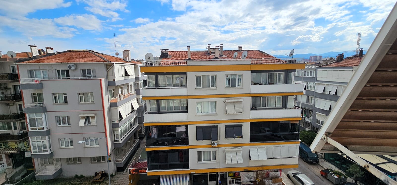 BETONYOL PİRİREİS MH.SES PASTANESİ ÜSTÜ 90 M2 2 ODA 1 SALON 2 WC 2 BALKON DENİZ MANZARALI FERAH SATILIK DAİRE 4.000.000TL.