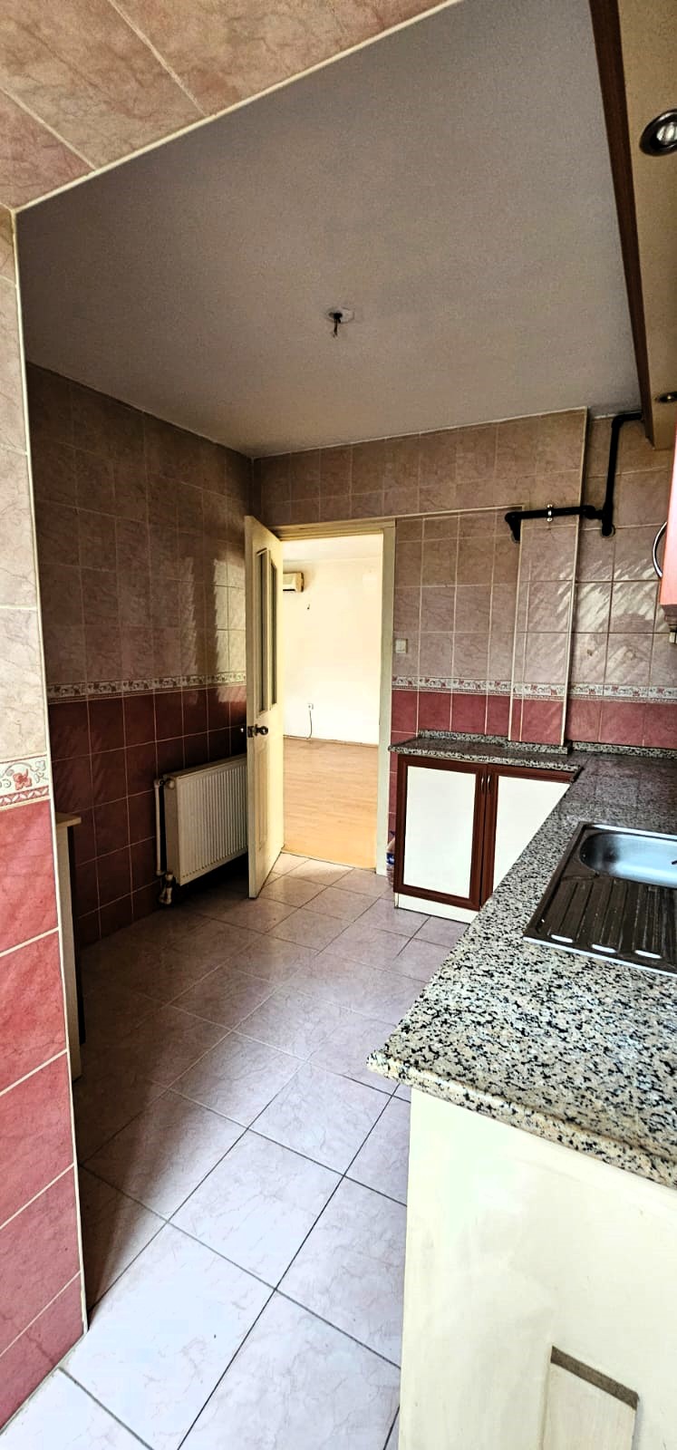 BETONYOL PİRİREİS MH.SES PASTANESİ ÜSTÜ 90 M2 2 ODA 1 SALON 2 WC 2 BALKON DENİZ MANZARALI FERAH SATILIK DAİRE 4.000.000TL.