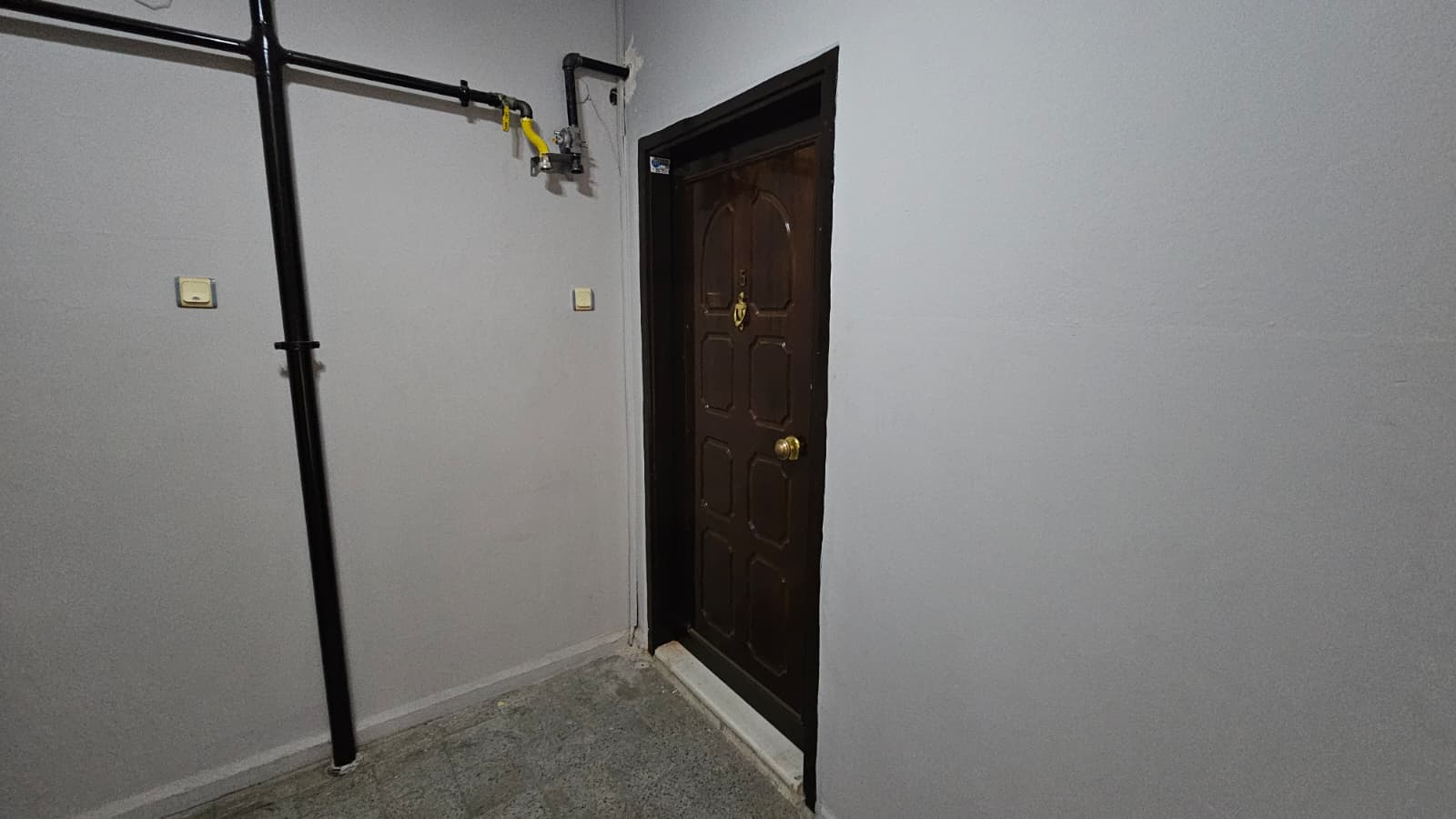 HATAY NOKTA DOĞALGAZLI 3 ODA 1 SALON ÇİFT CEPHE KİRALIK BAKIMLI DAİRE 27.000TL.