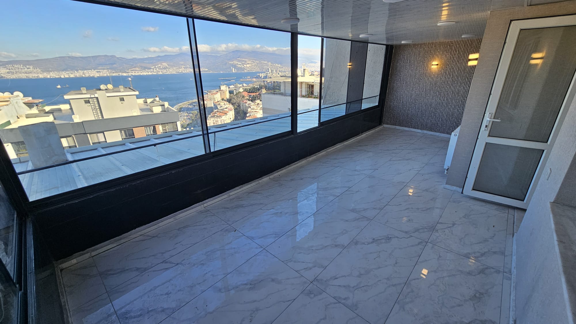 İZMİR ÜÇYOL BETONYOL PANORAMİK DENİZ MANZARALI FULL YENİ TADİLATLI 5 ODA 1 SALON KUPON DAİRE 6,950,000TL. 