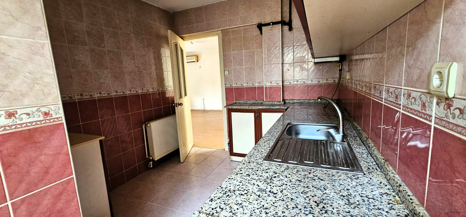 BETONYOL PİRİREİS MH.SES PASTANESİ ÜSTÜ 90 M2 2 ODA 1 SALON 2 WC 2 BALKON DENİZ MANZARALI FERAH SATILIK DAİRE 4.000.000TL.