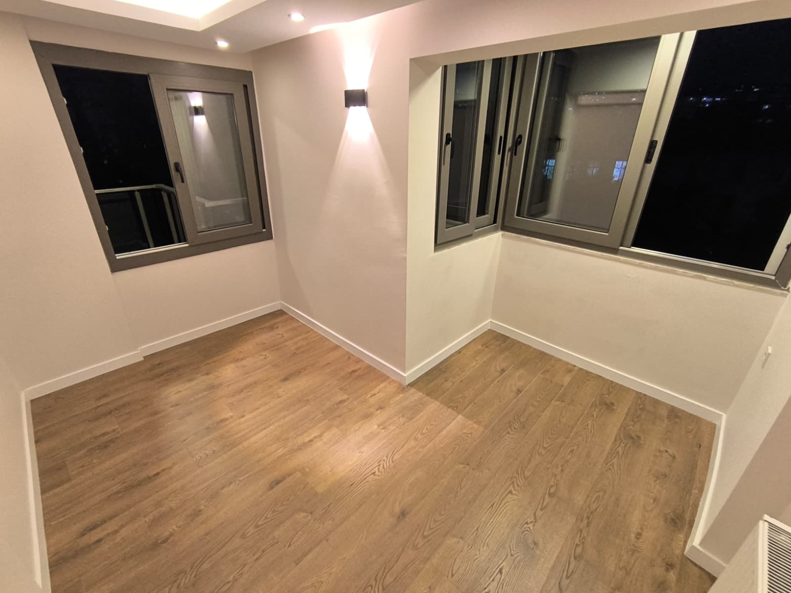 HATAY CD.YAKINI KONUMDA LÜKS TADİLATLI ARAKAT 3 ODA 1 SALON MANZARALI FIRSAT DAİRE 6.650.000TL.