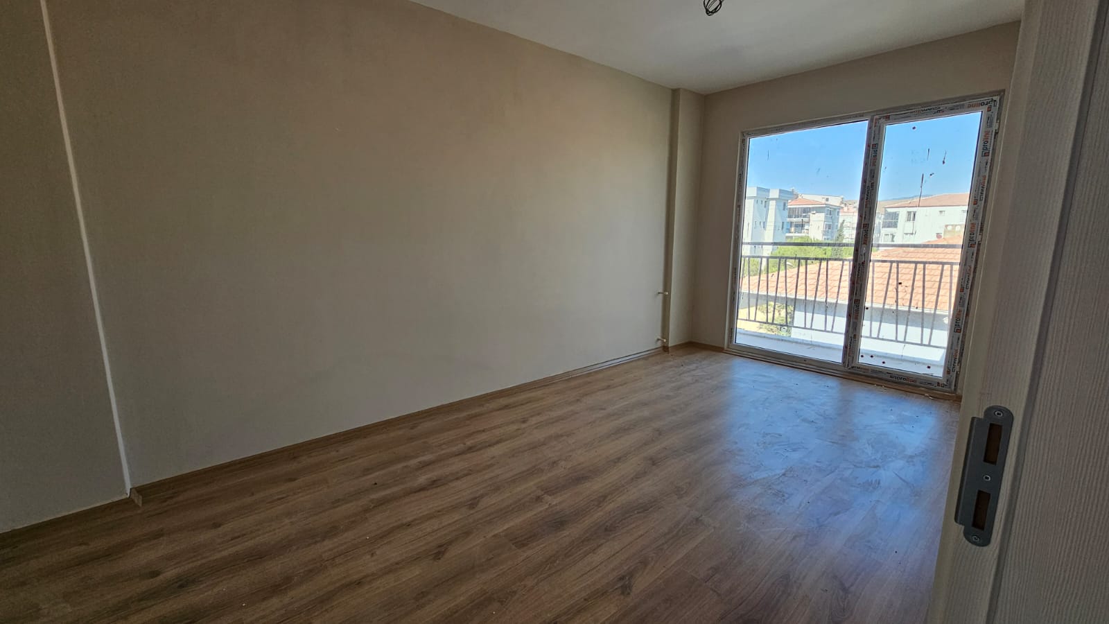 İZMİR SEFERİHİSAR CAMİKEBİR 4 ODA 1 SALON SIFIR ÇATI DUBLEKS 150M2 6,800,000TL.