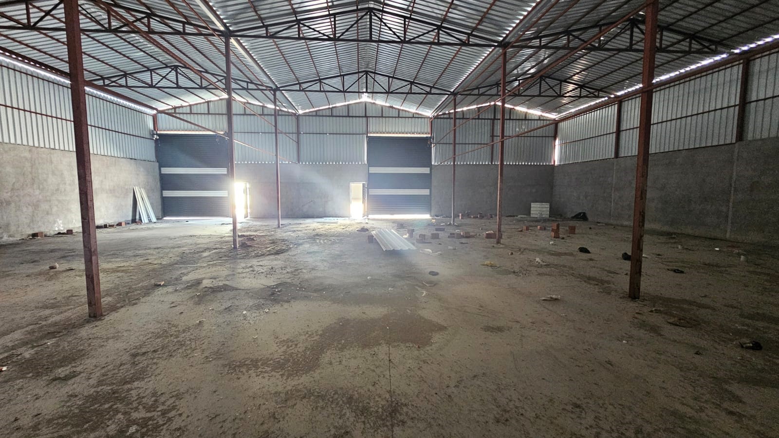 BUCA SANAYİ BÖLGESİNDE 250 M2 SATILIK DEPO İŞYERİ 5.200.000TL.