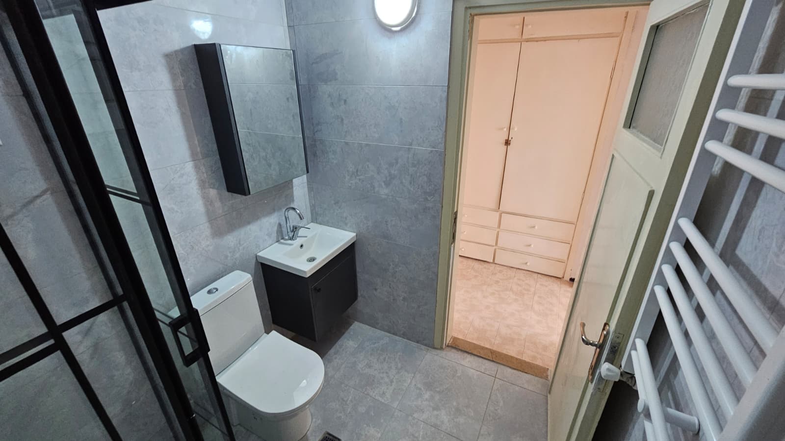 HATAY NOKTA DOĞALGAZLI 3 ODA 1 SALON ÇİFT CEPHE KİRALIK BAKIMLI DAİRE 27.000TL.