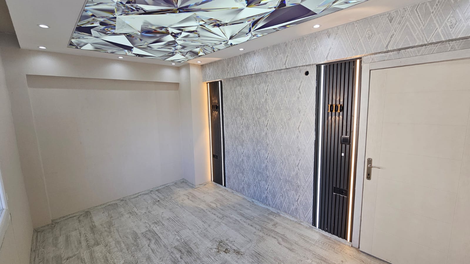 İZMİR ÜÇYOL BETONYOL METRO YAKINI  2 ODA 1 SALON D.GAZLI 80 M2 FULL TADİLATLI DAİRE 3.650 000TL. 