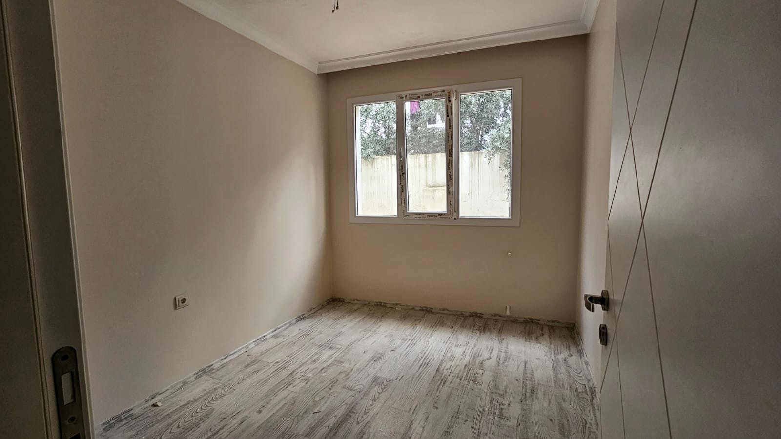ÇİĞLİ ŞİRİNTEPE MH.3 ODA 1 SALON 104M2 DUBLEKS SATILIK DAİRE 8 YAŞINDA 3,800,000TL.
